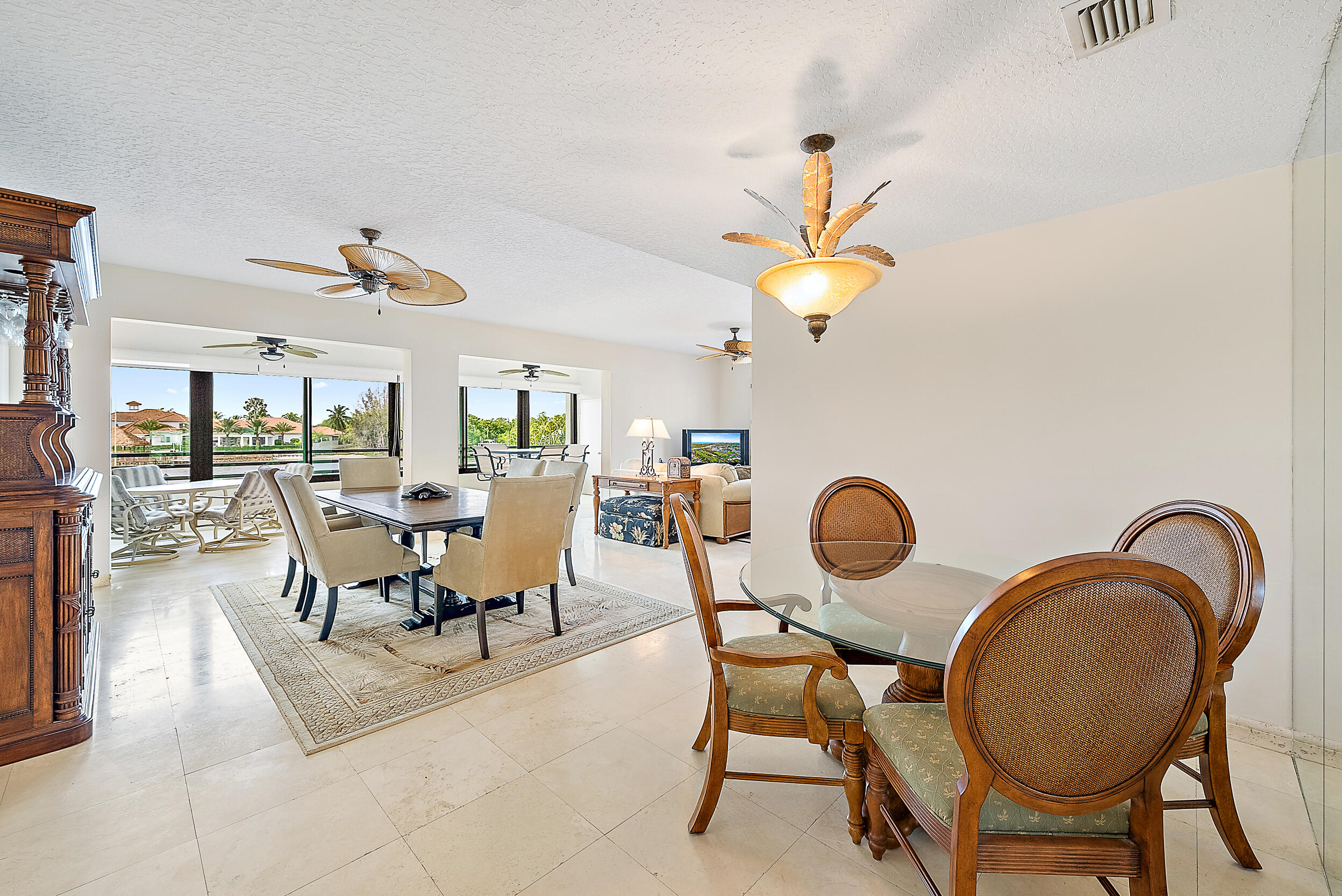 926 Oak Harbour Drive Property Photo 4