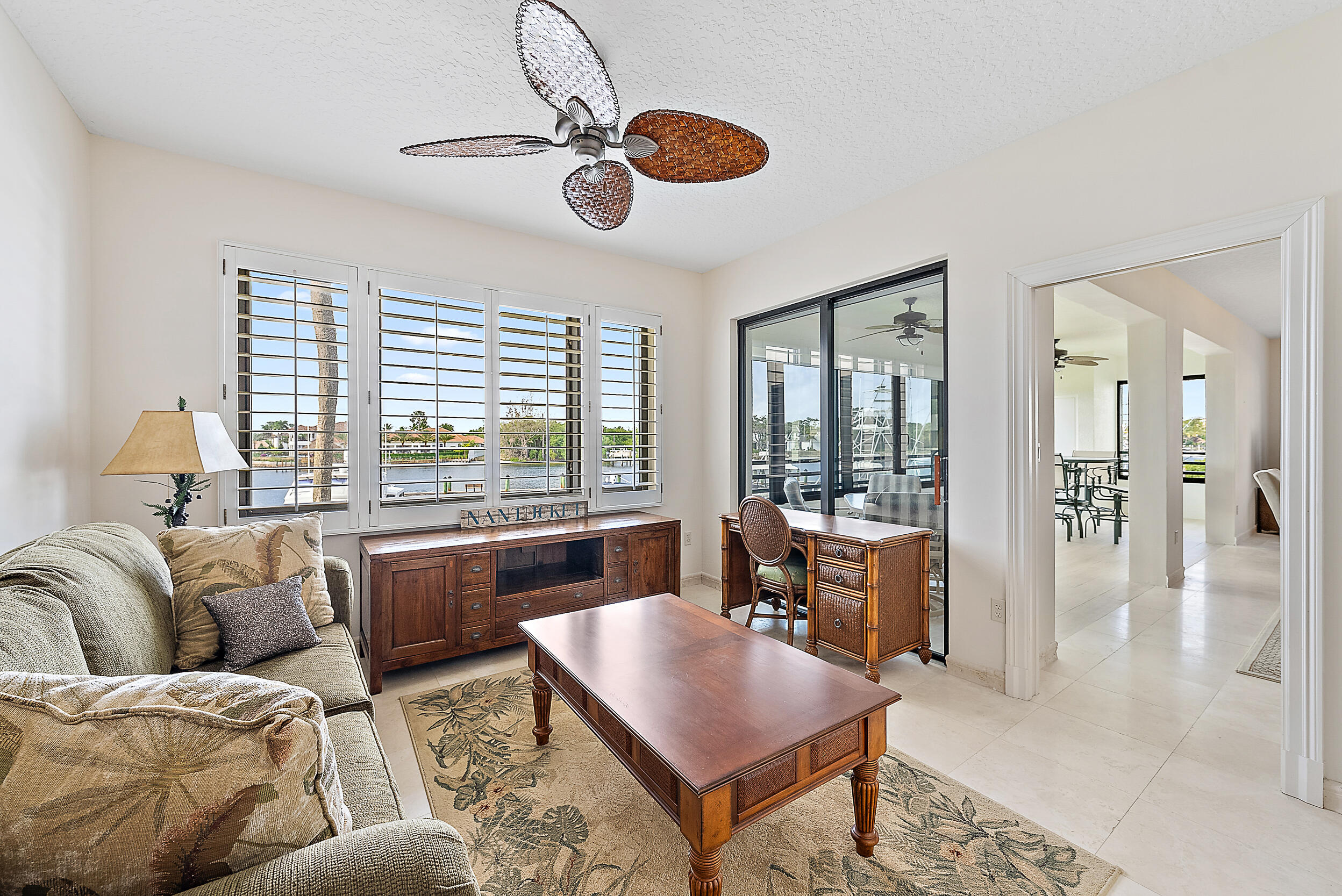 926 Oak Harbour Drive Property Photo 6