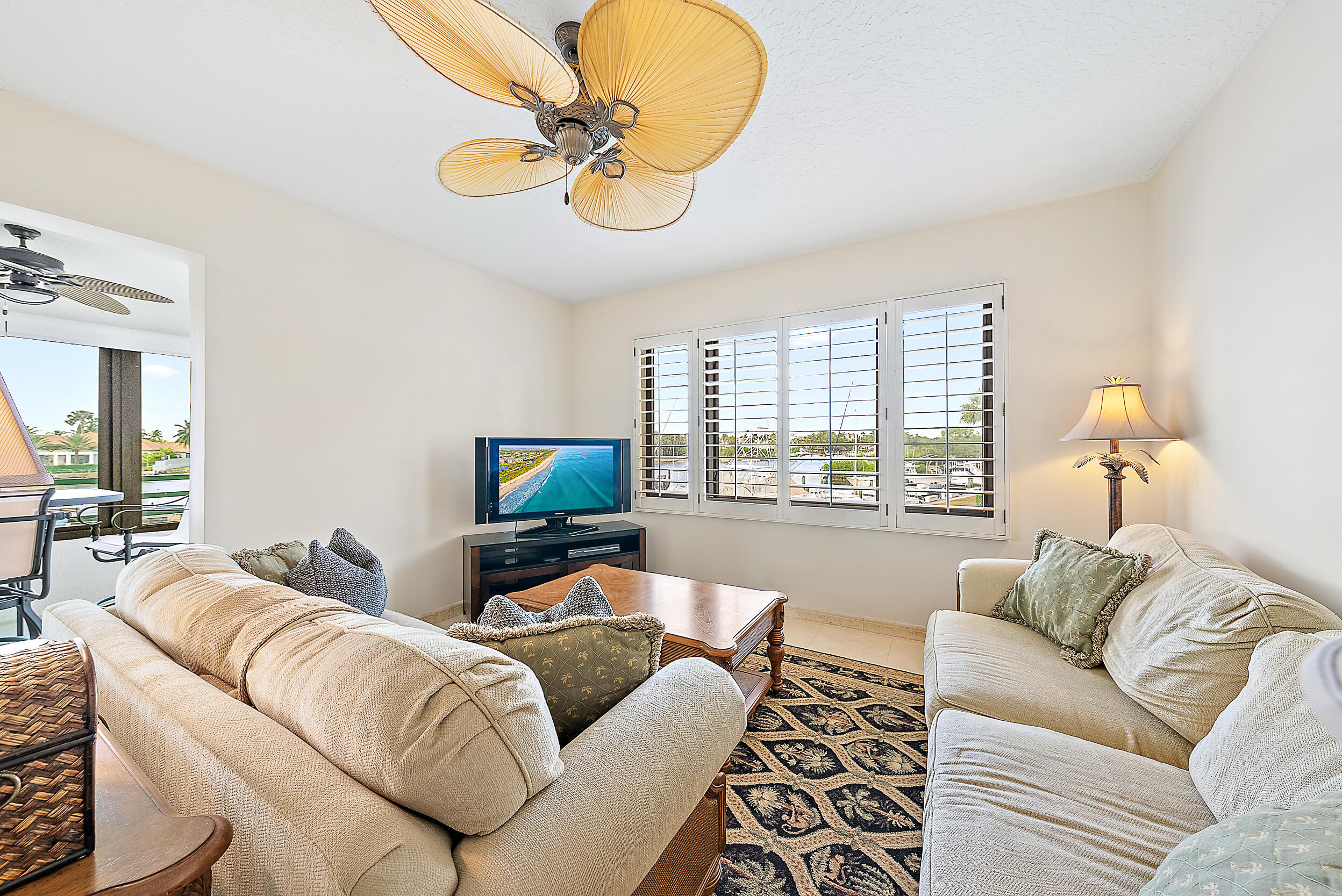 926 Oak Harbour Drive Property Photo 7