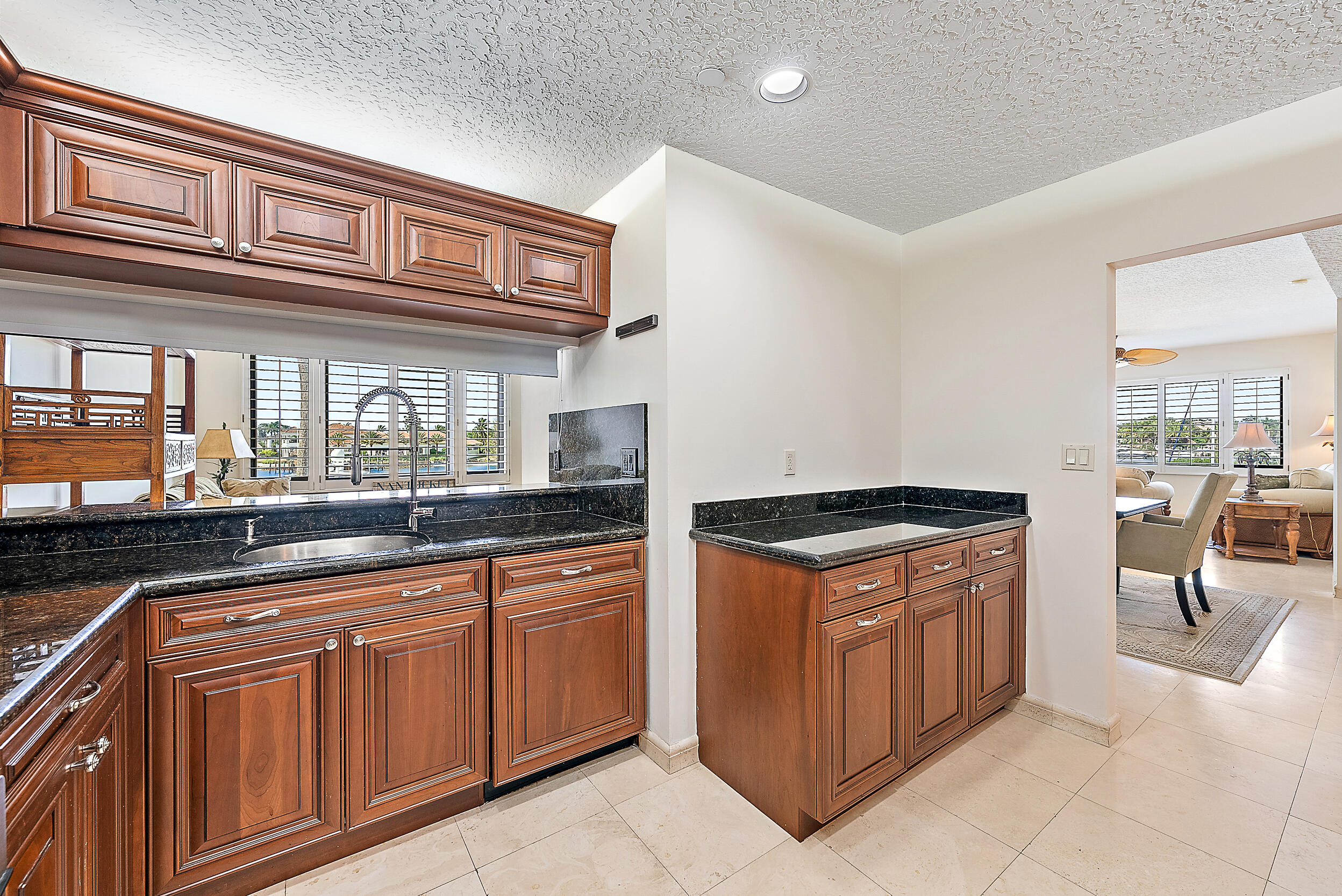 926 Oak Harbour Drive Property Photo 8