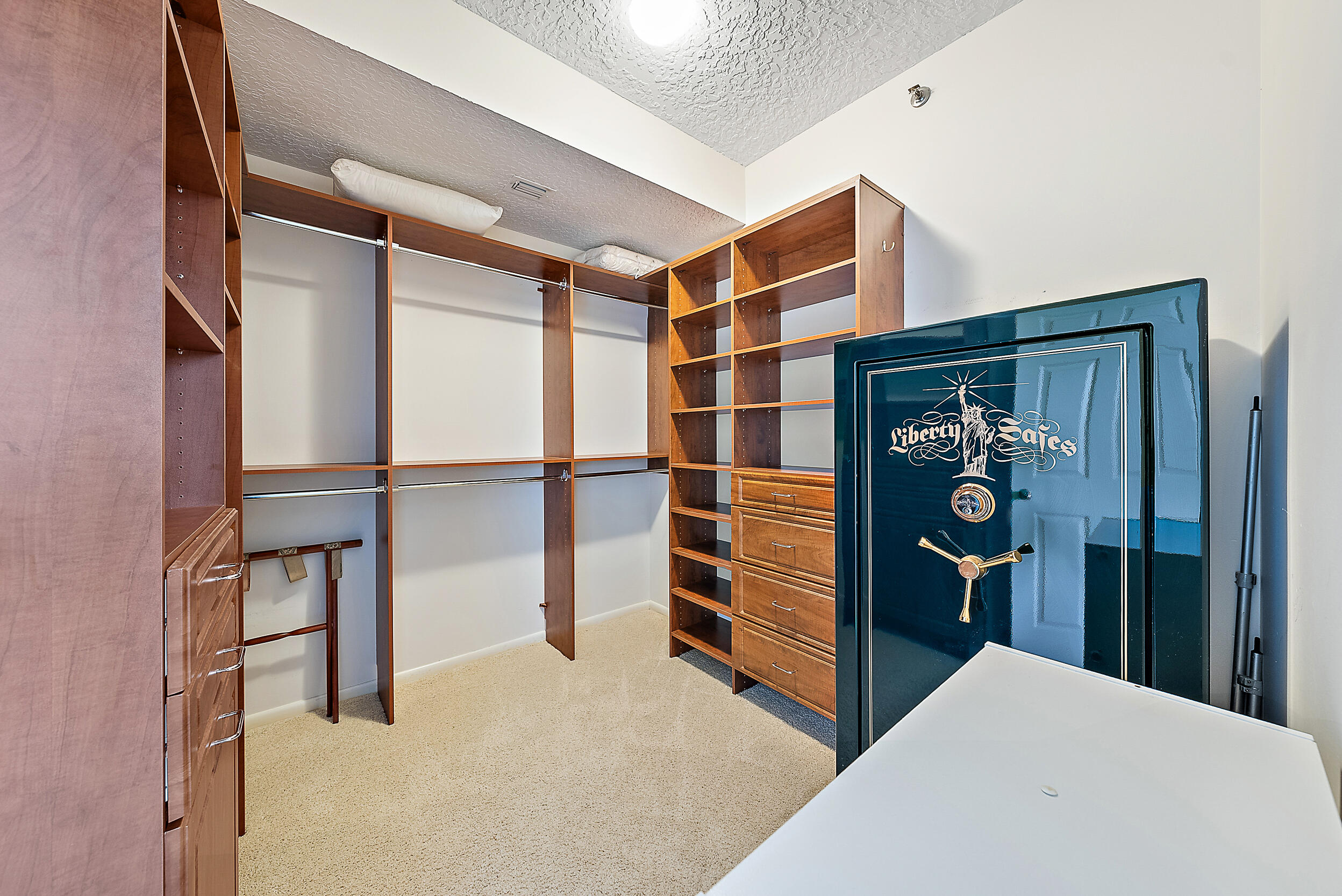 926 Oak Harbour Drive Property Photo 13