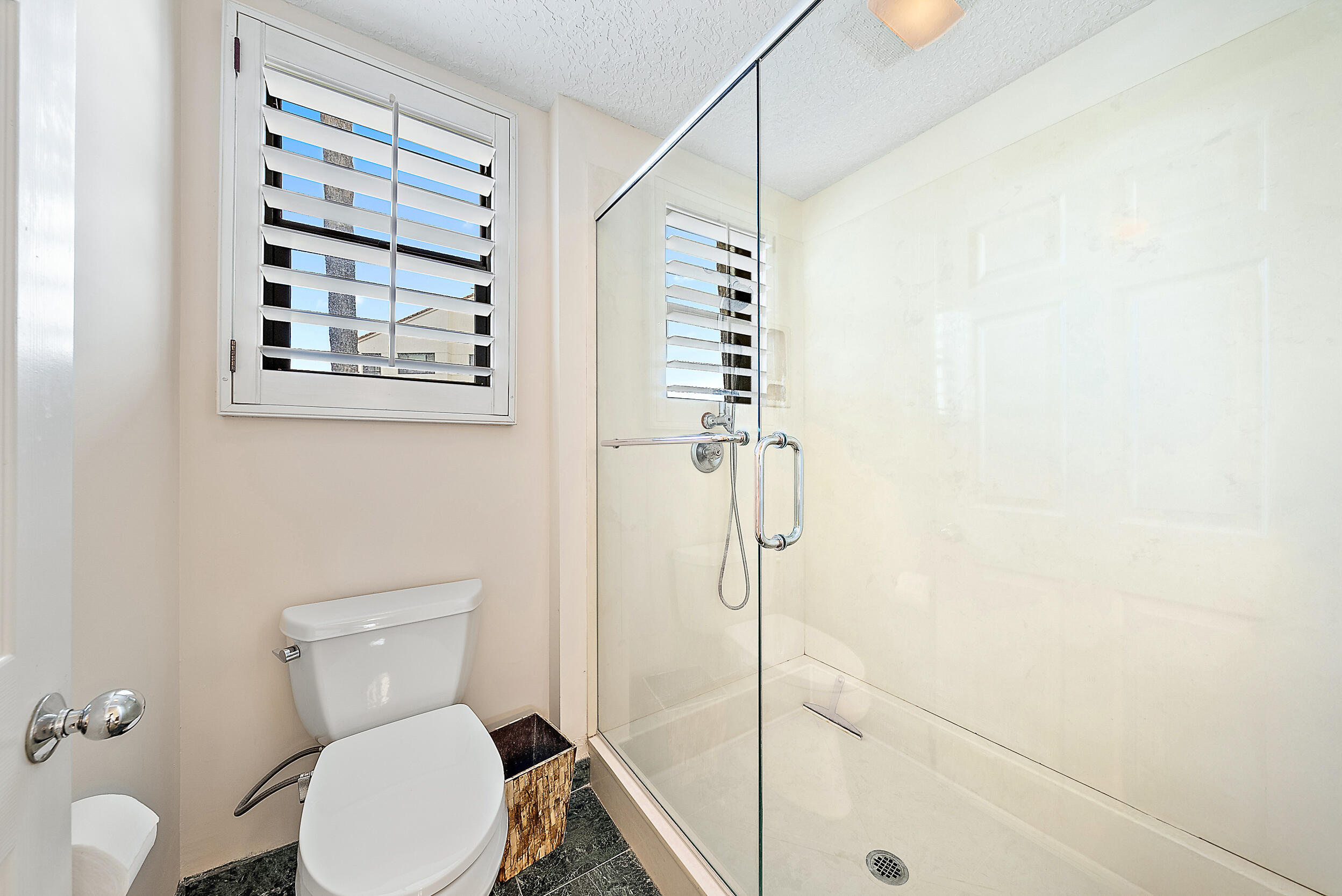 926 Oak Harbour Drive Property Photo 15