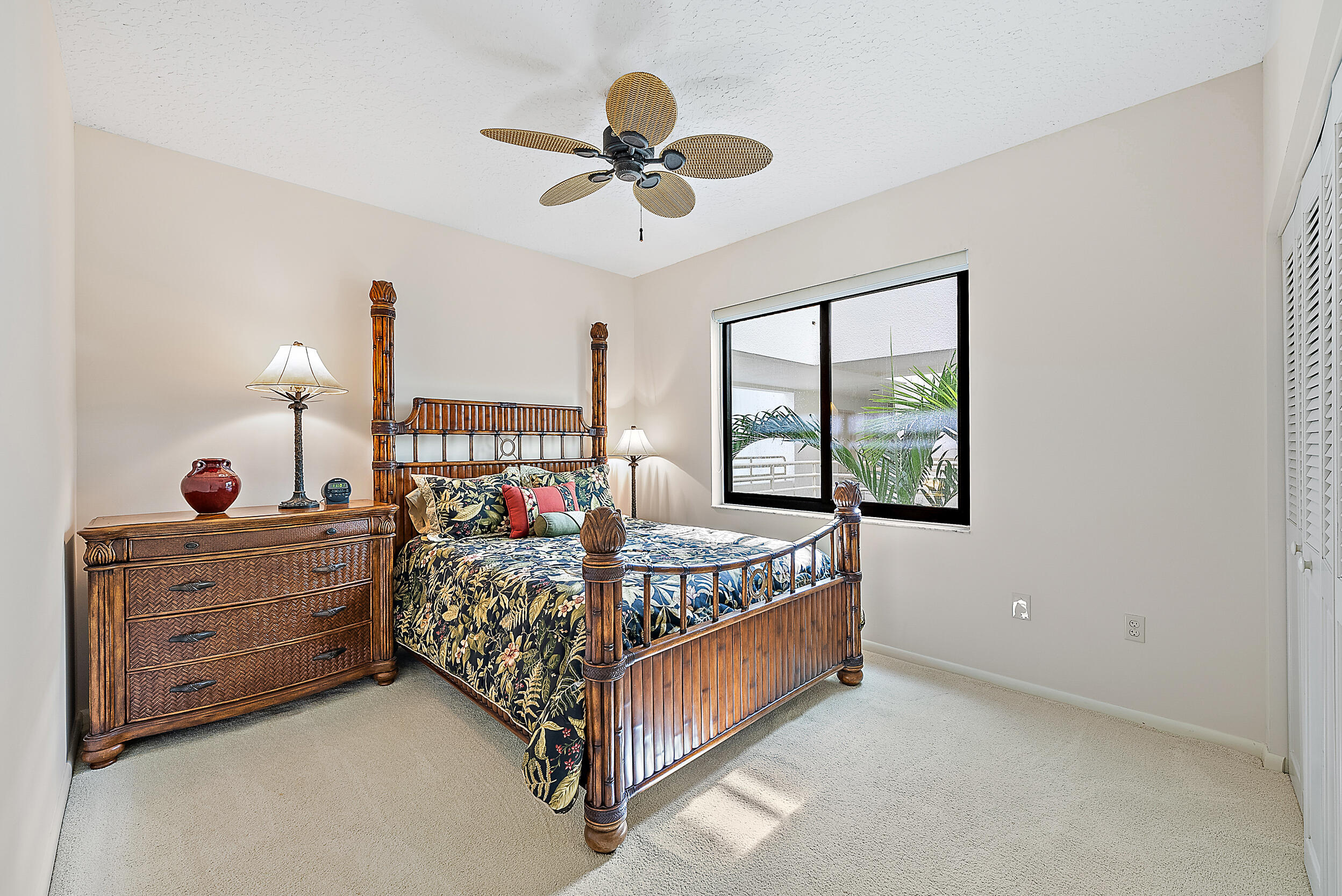 926 Oak Harbour Drive Property Photo 16