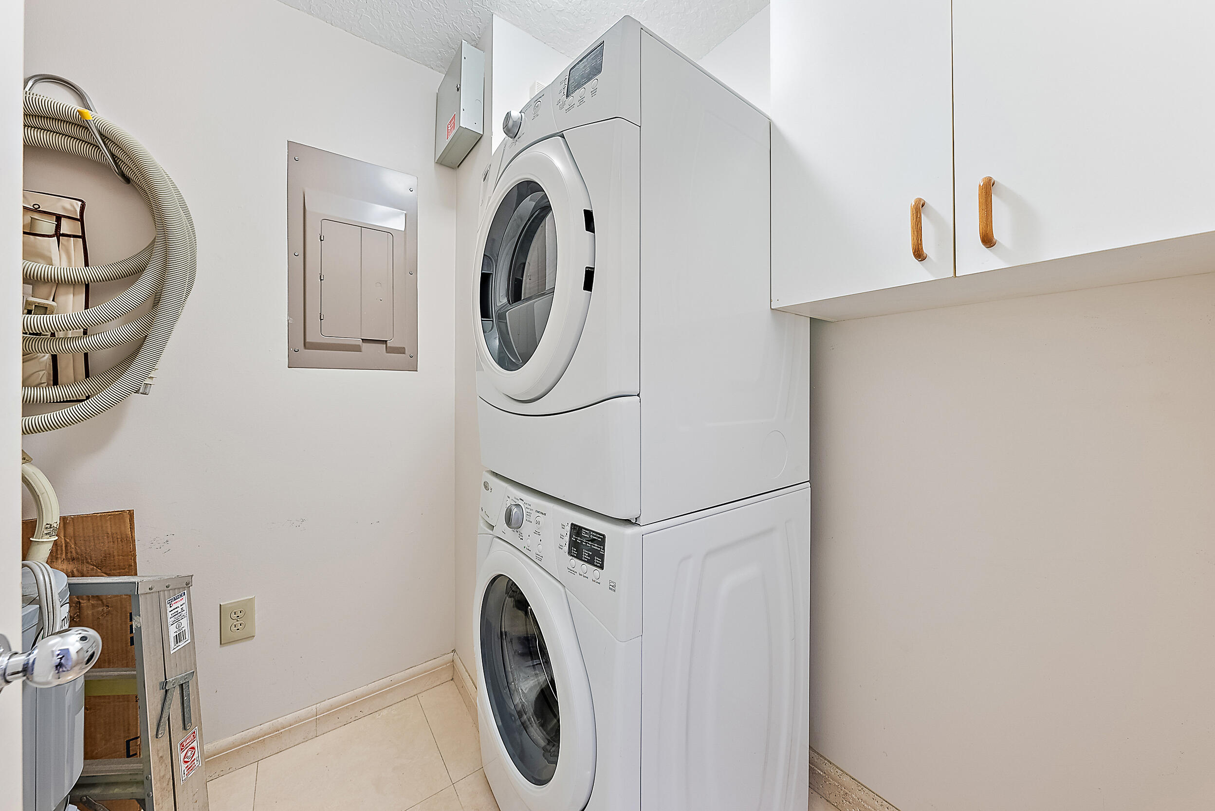 926 Oak Harbour Drive Property Photo 18