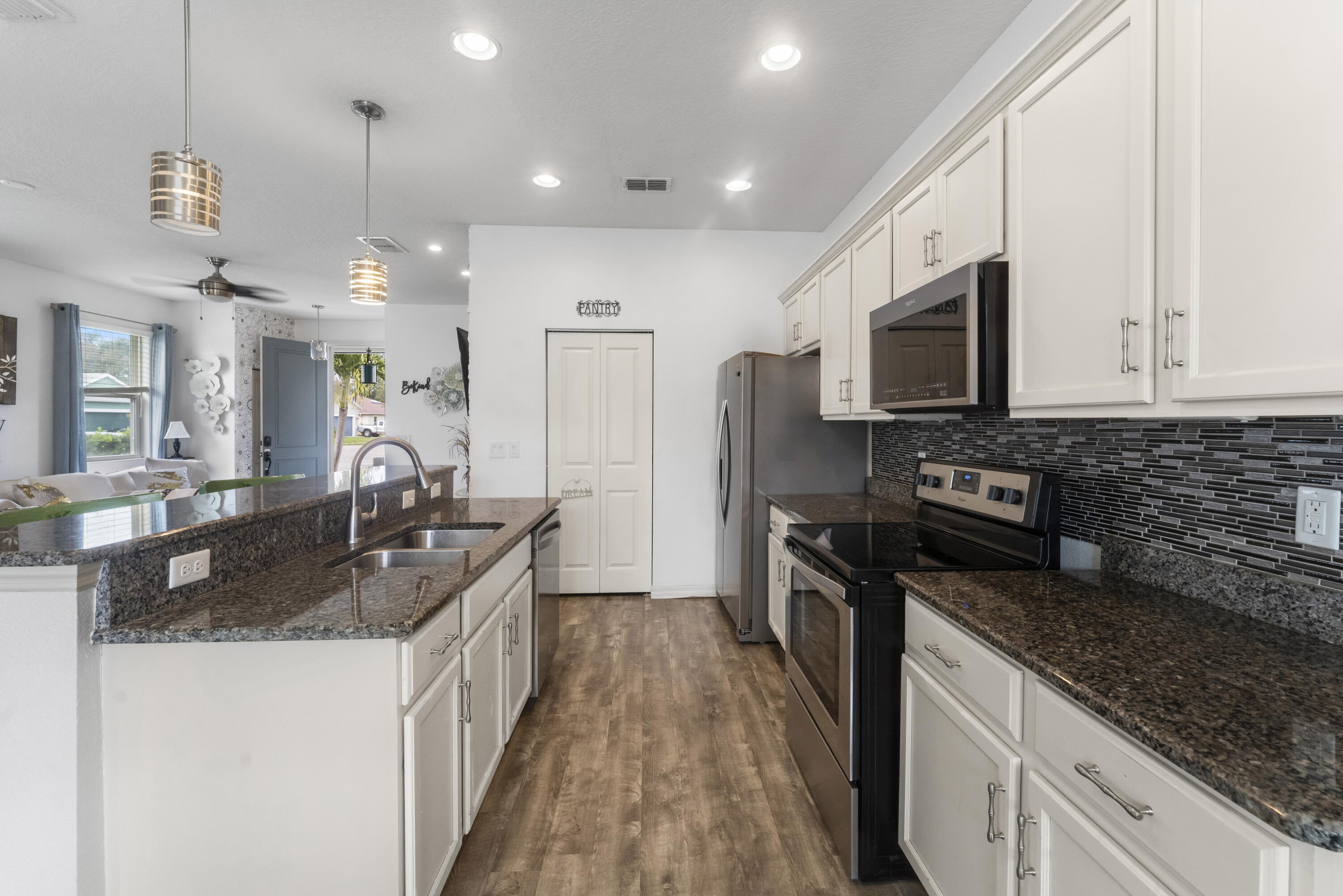 110 65th Avenue E Property Photo 13