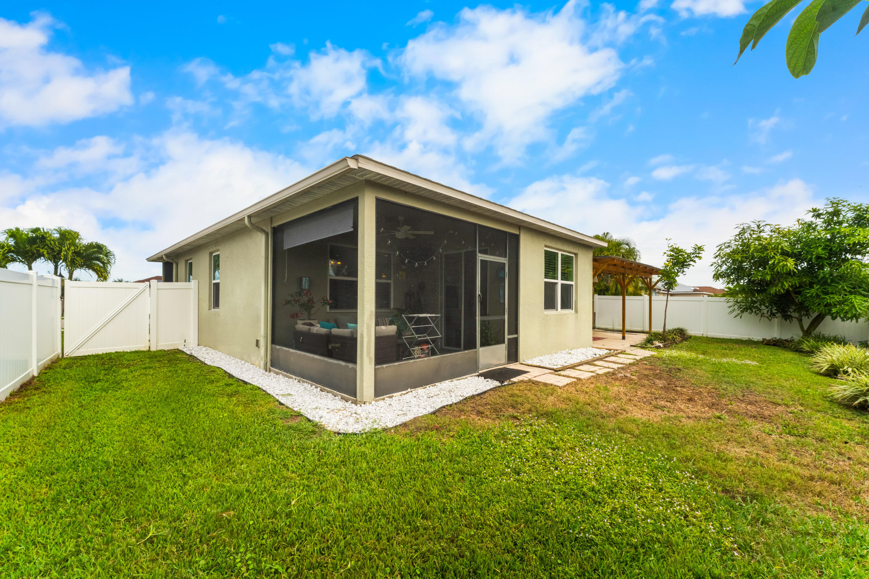 110 65th Avenue E Property Photo 26