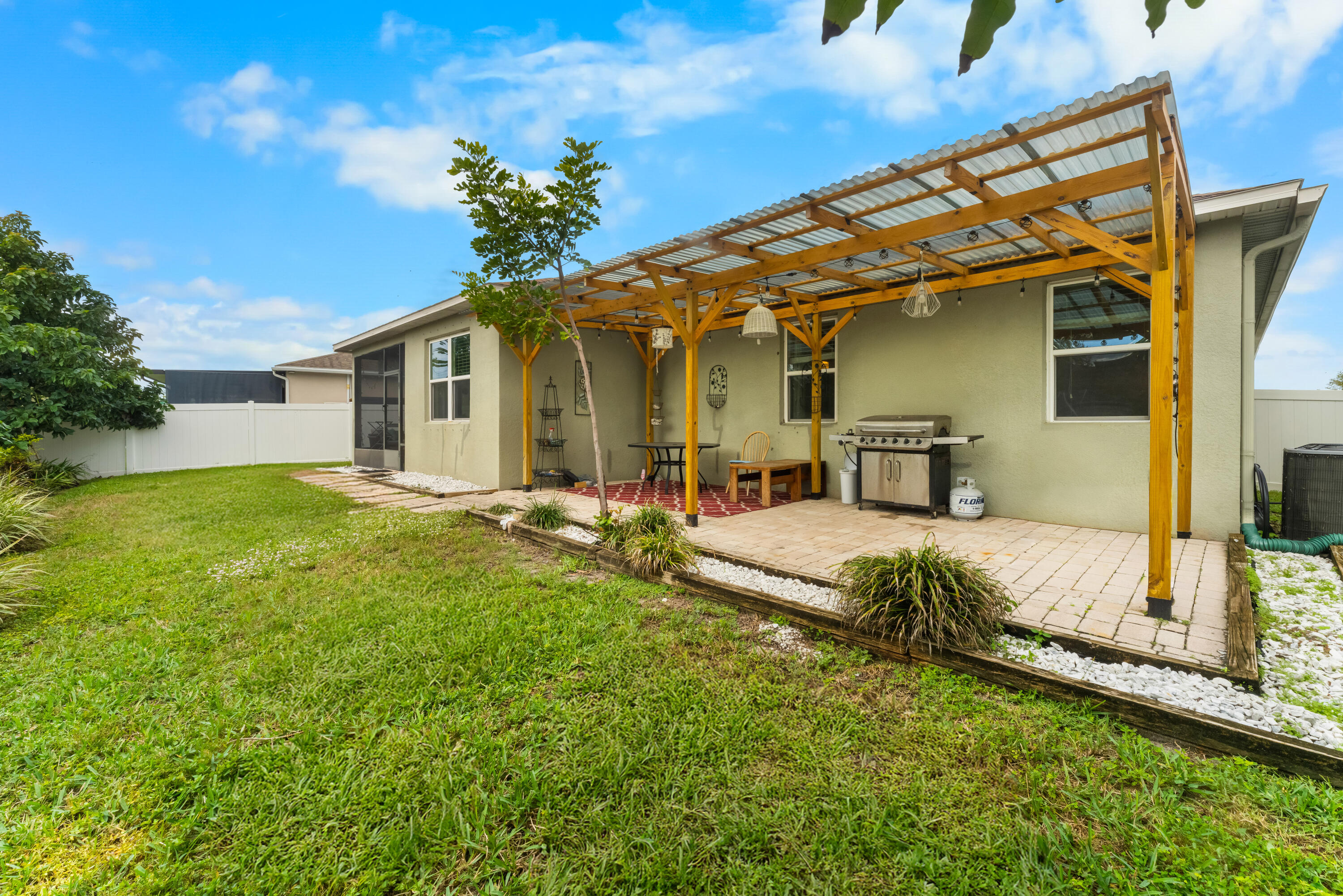 110 65th Avenue E Property Photo 27