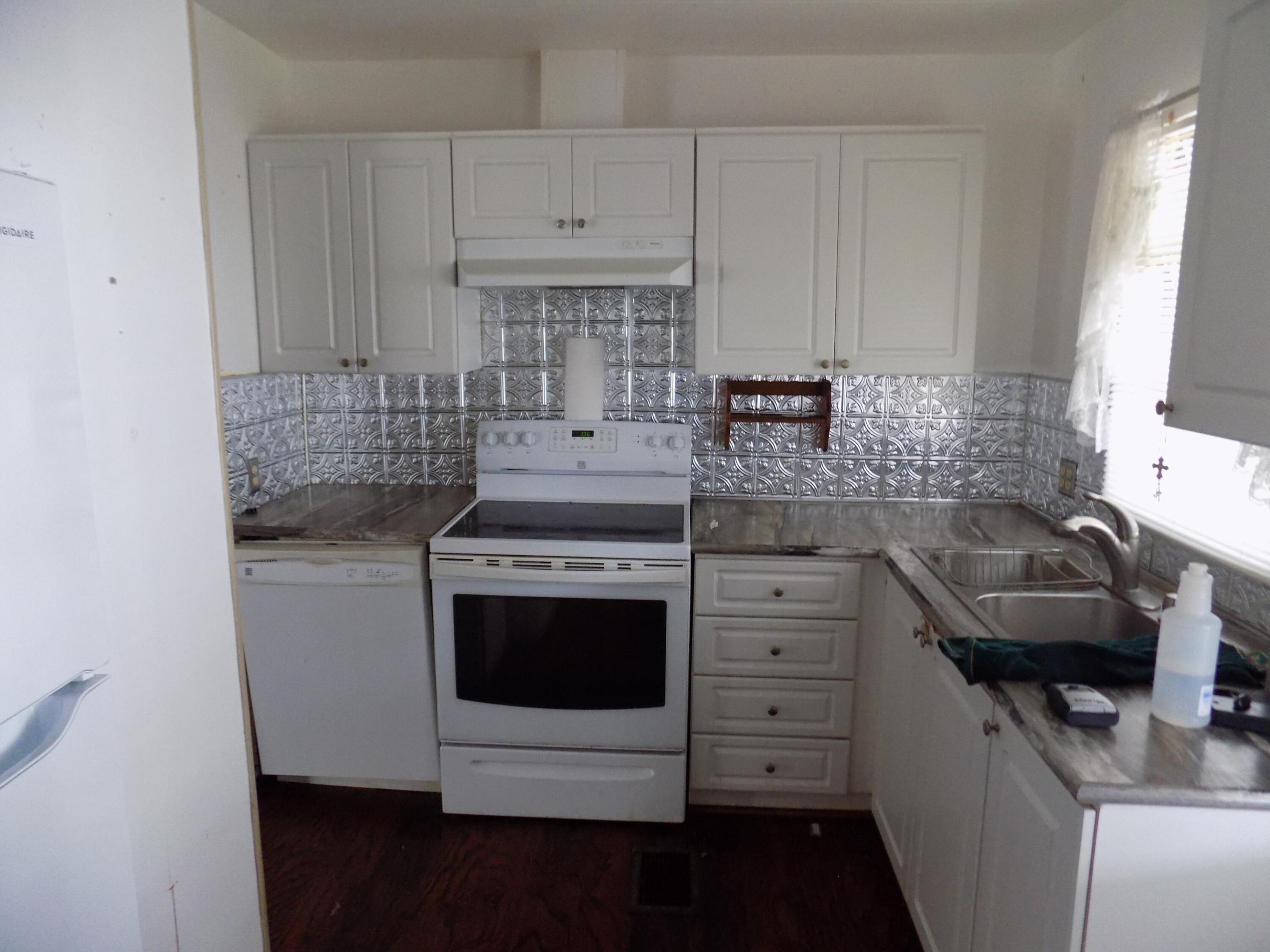 18009 Huapi Property Photo 1