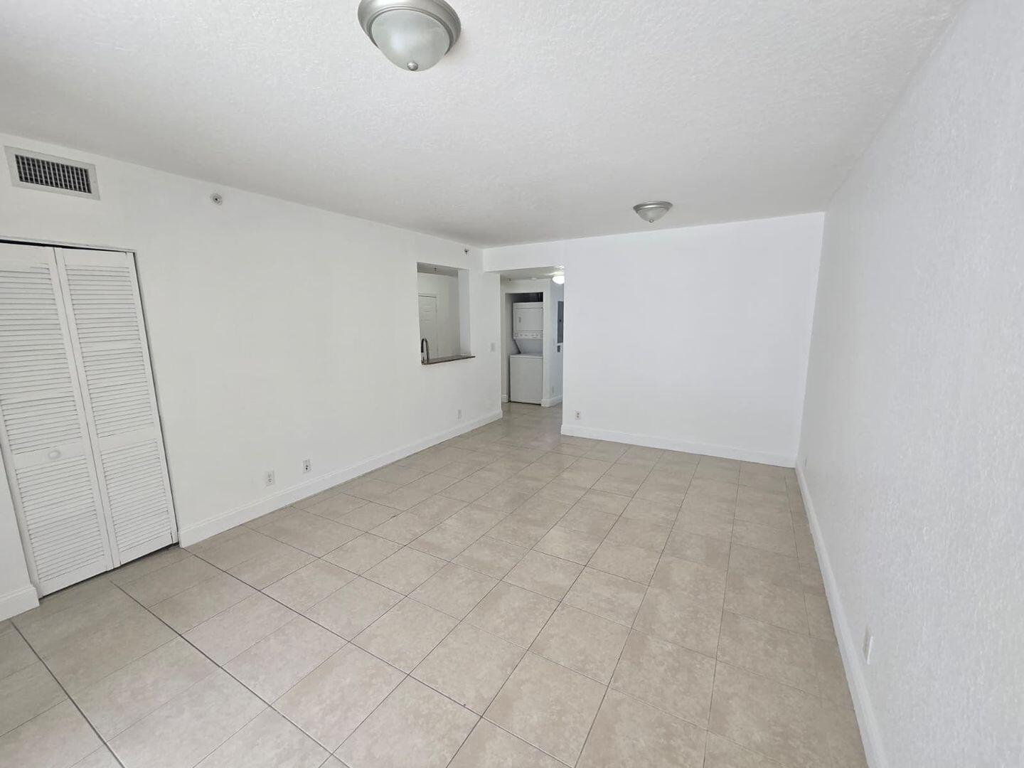 1161 Golden Lakes Boulevard 1315 Property Photo 3