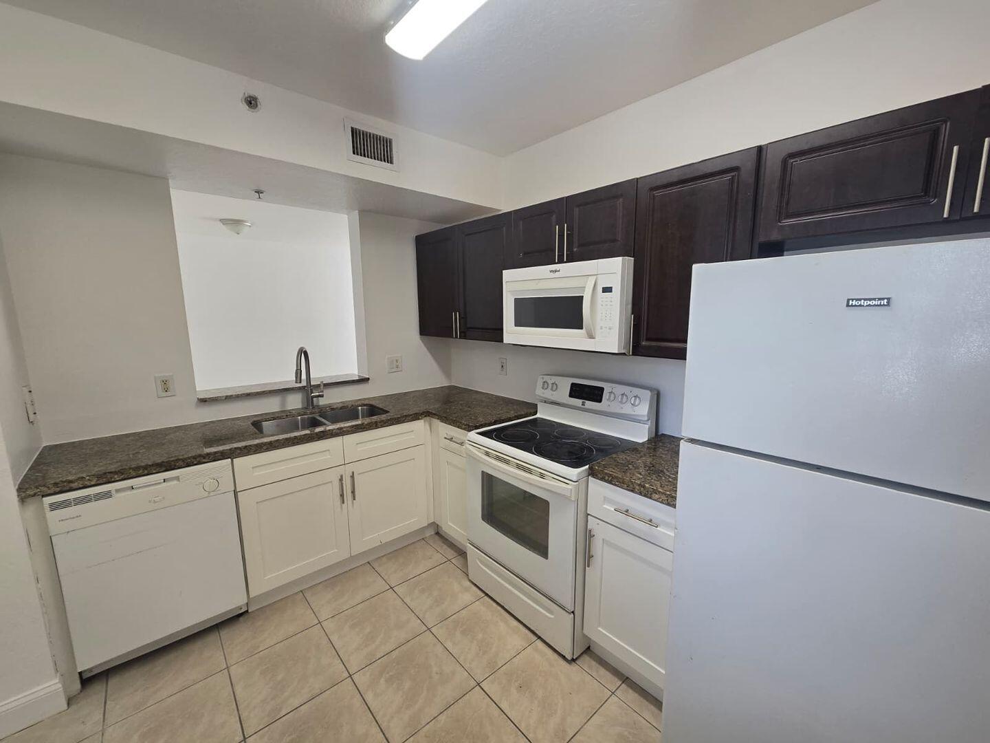 1161 Golden Lakes Boulevard 1315 Property Photo 6