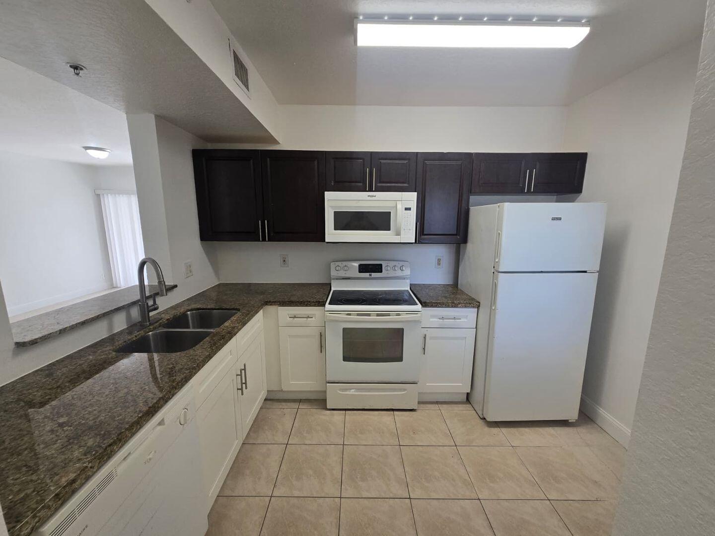 1161 Golden Lakes Boulevard 1315 Property Photo 7