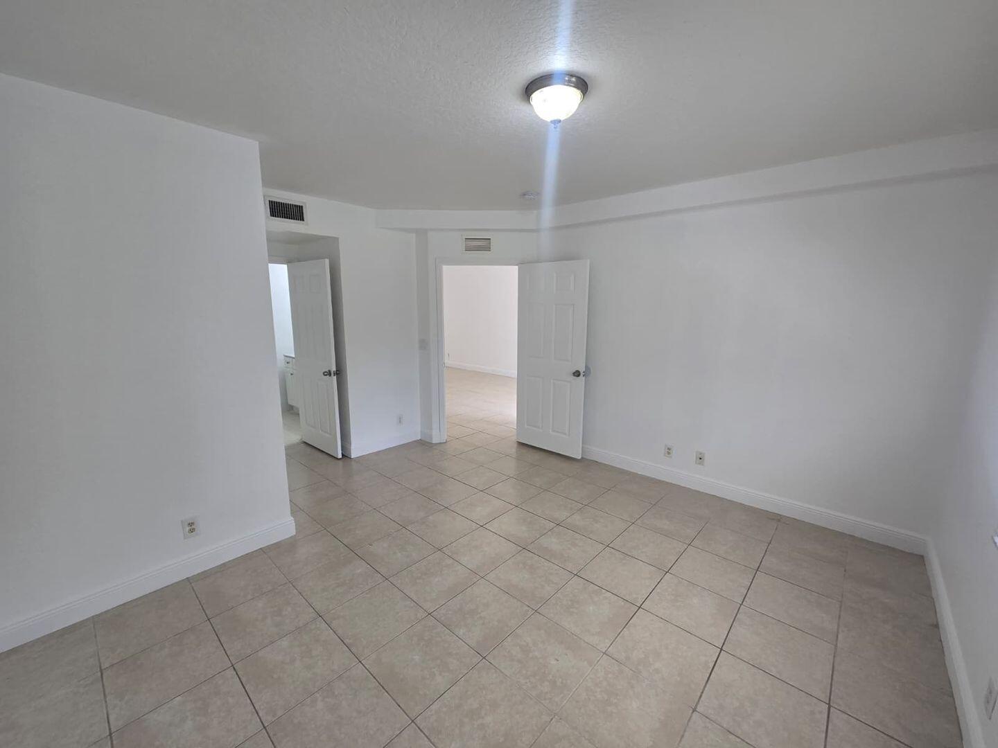 1161 Golden Lakes Boulevard 1315 Property Photo 8