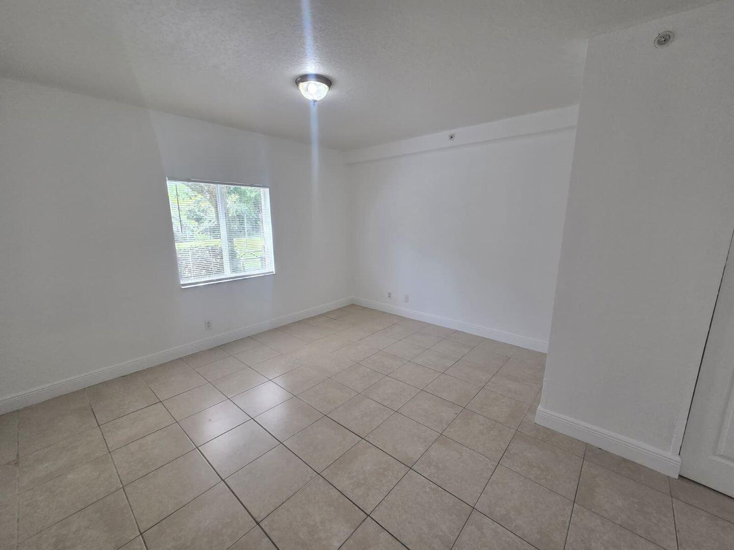 1161 Golden Lakes Boulevard 1315 Property Photo 9