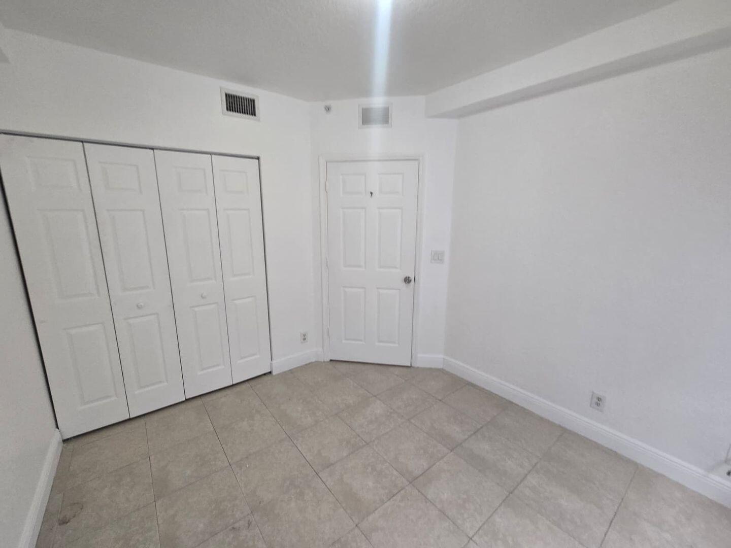 1161 Golden Lakes Boulevard 1315 Property Photo 16