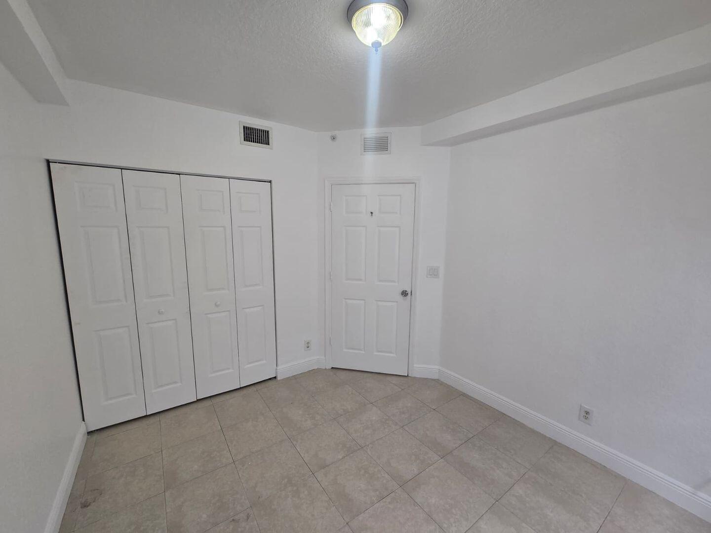 1161 Golden Lakes Boulevard 1315 Property Photo 17