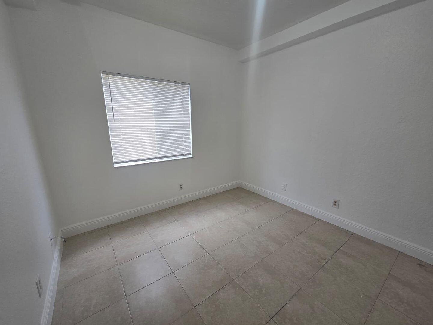 1161 Golden Lakes Boulevard 1315 Property Photo 19