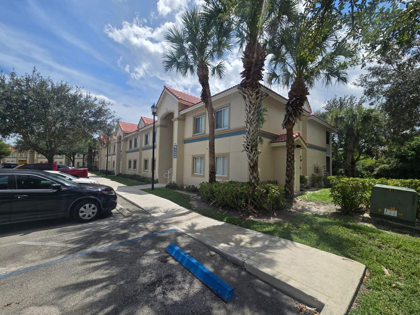 1161 Golden Lakes Boulevard 1315 Property Photo 23