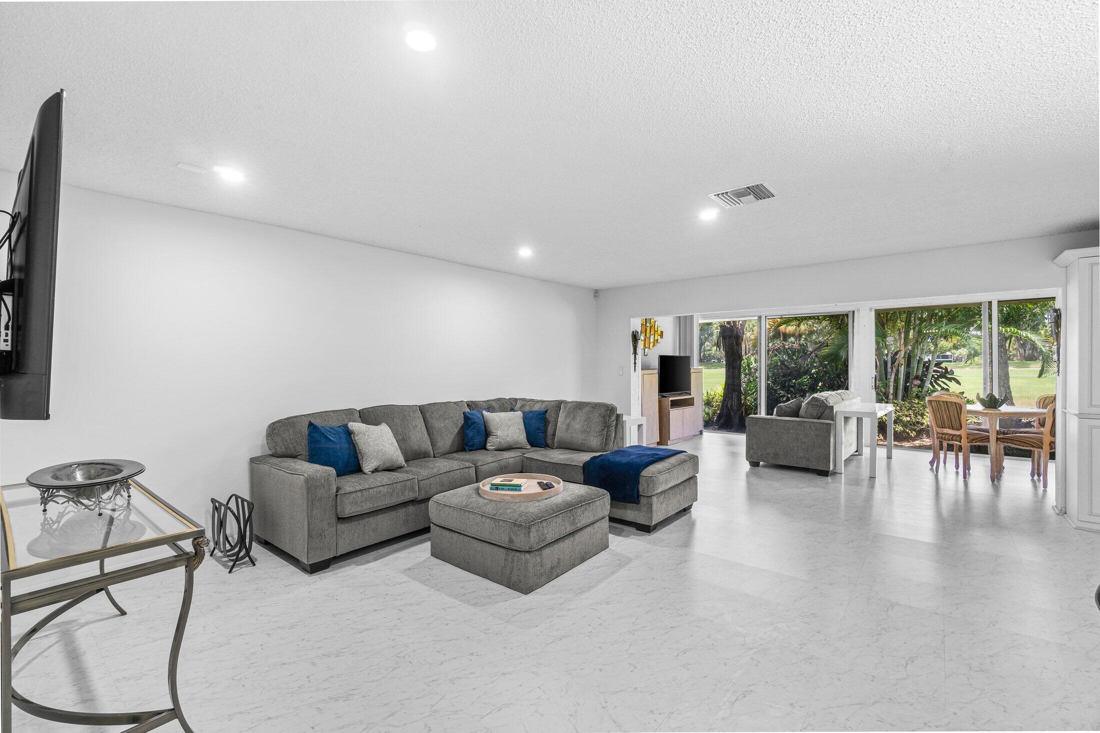 27 Southport Lane C Property Photo 6
