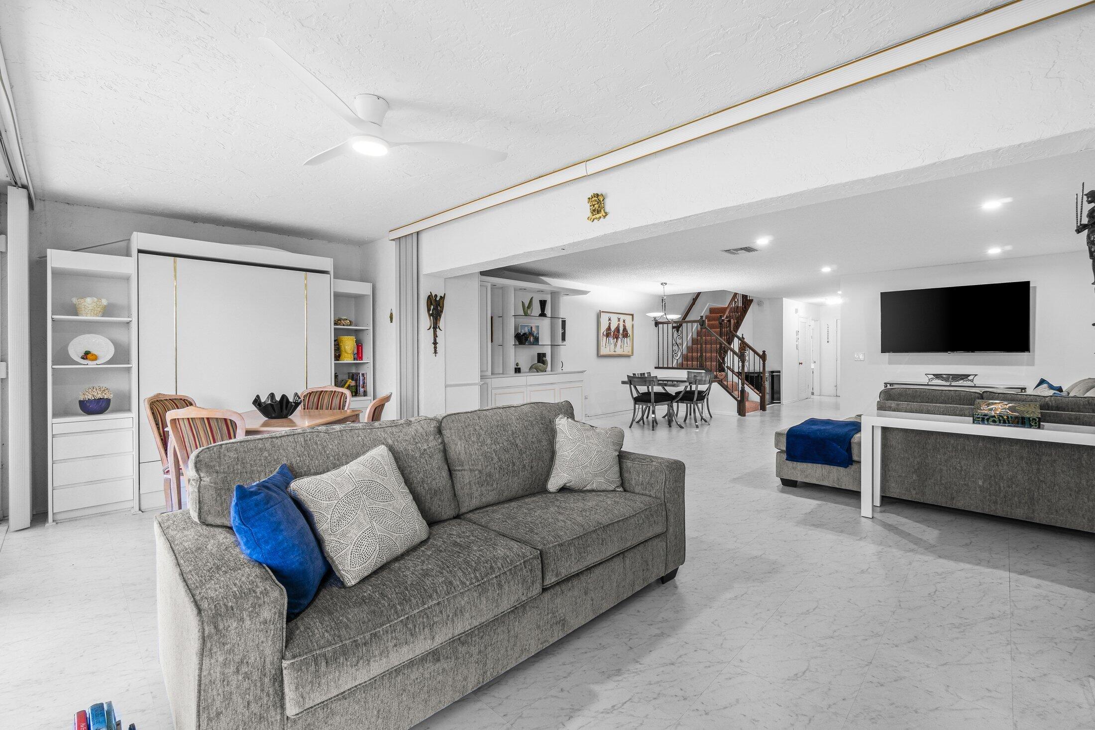 27 Southport Lane C Property Photo 12