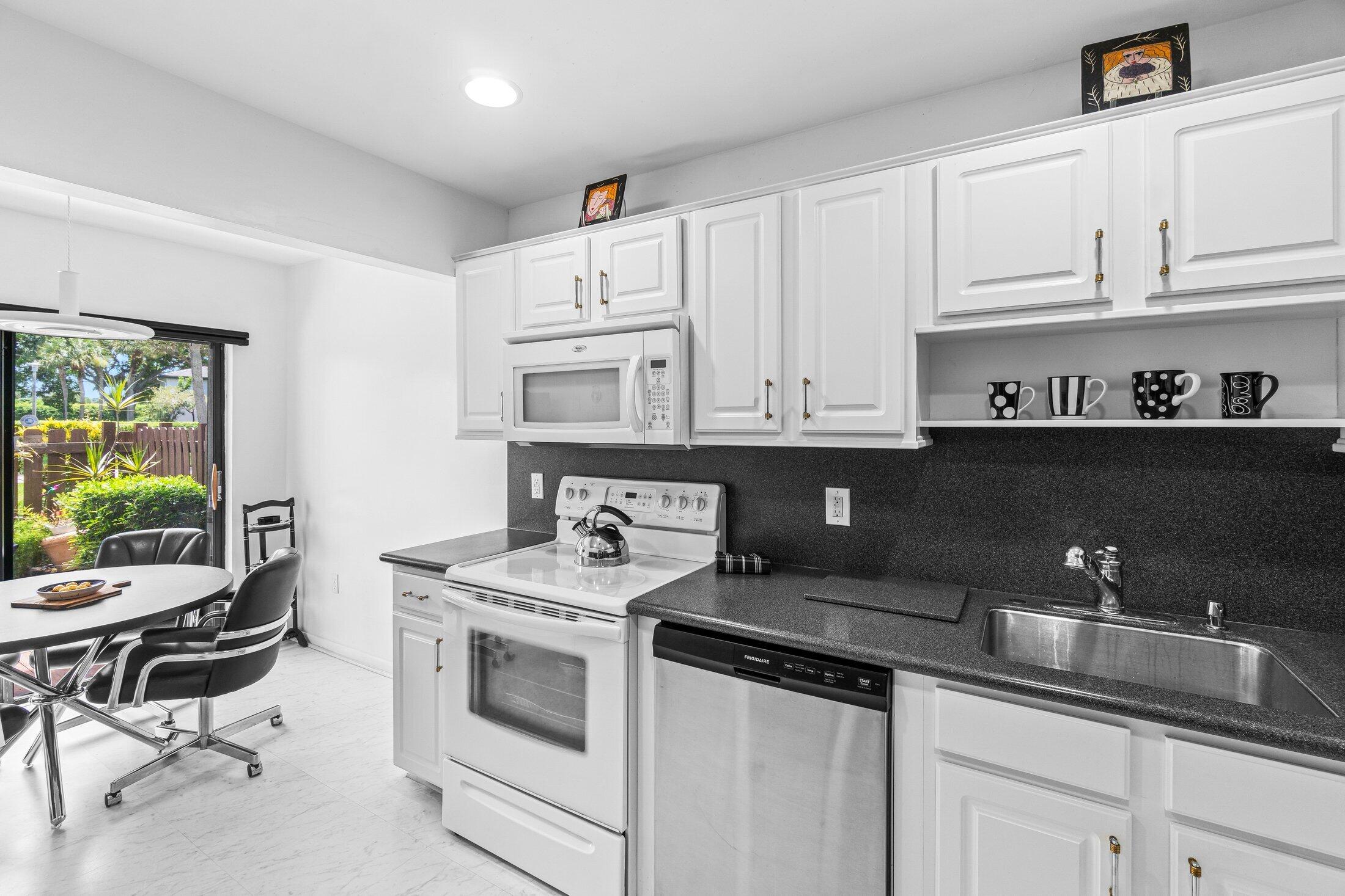 27 Southport Lane C Property Photo 14