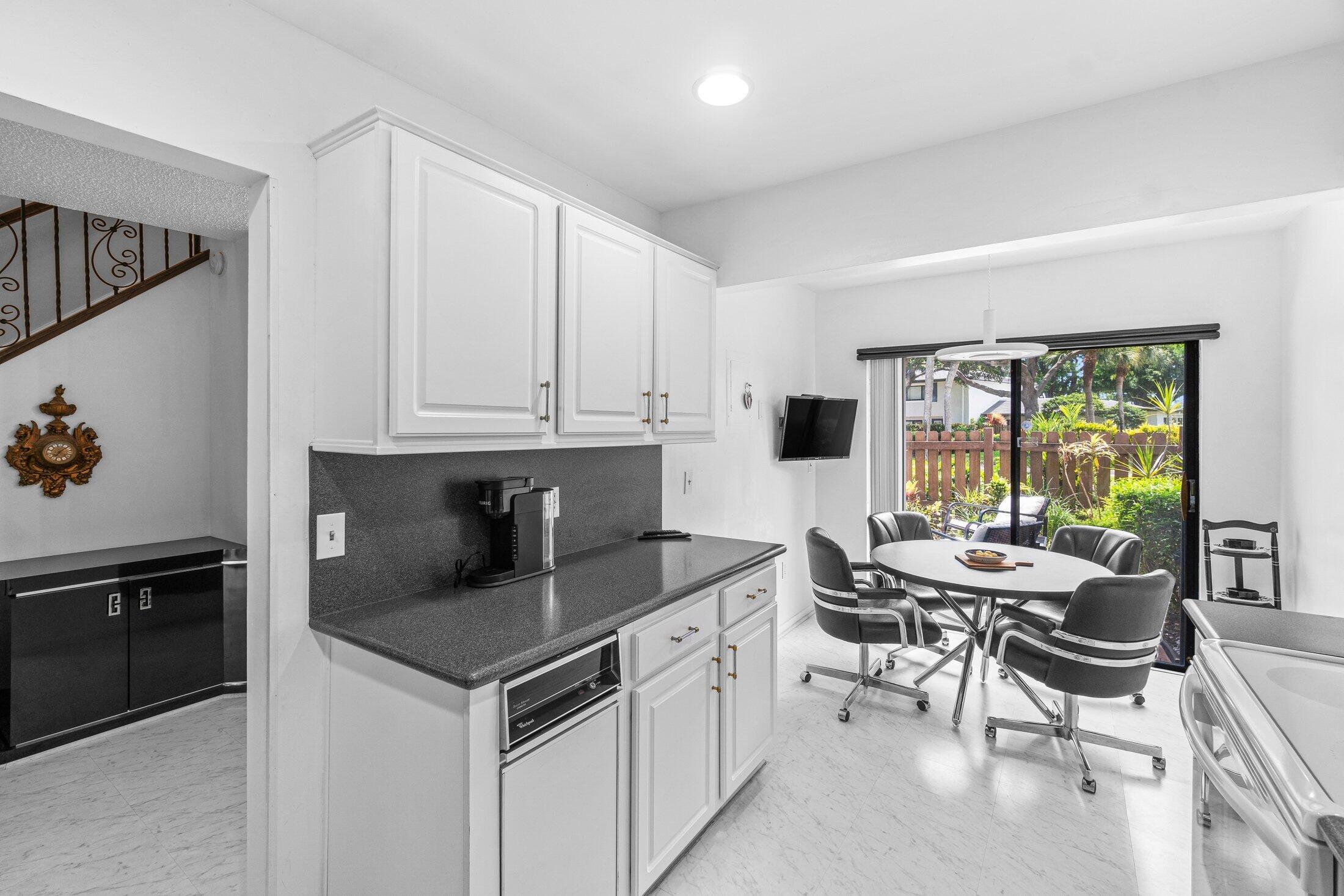 27 Southport Lane C Property Photo 15