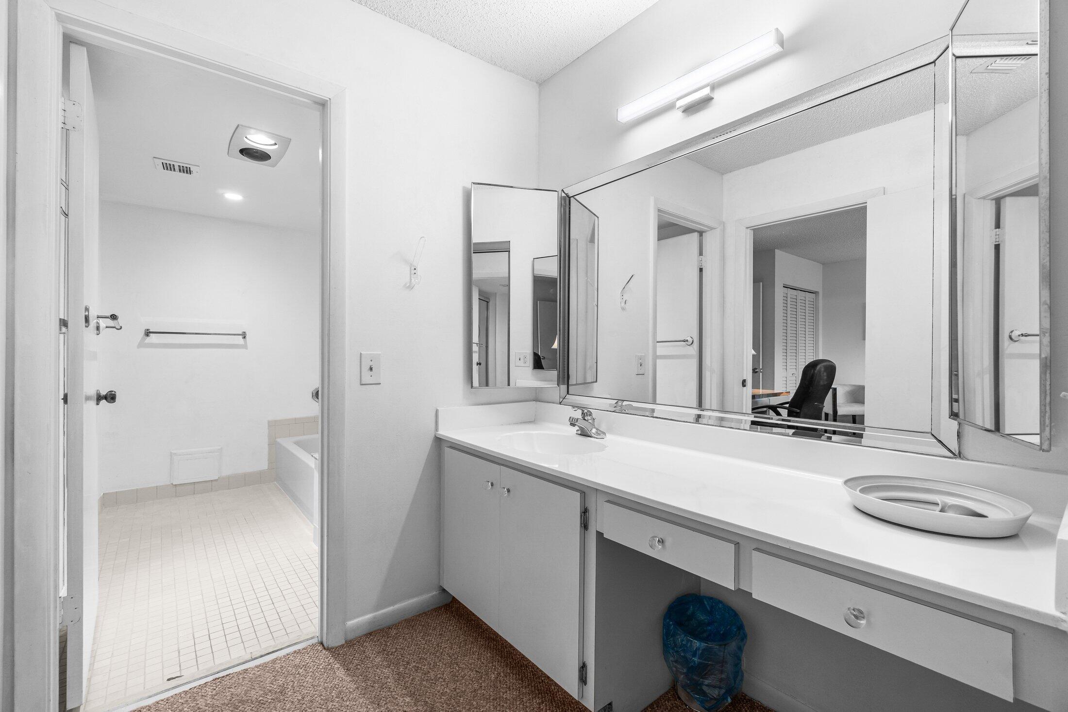27 Southport Lane C Property Photo 24