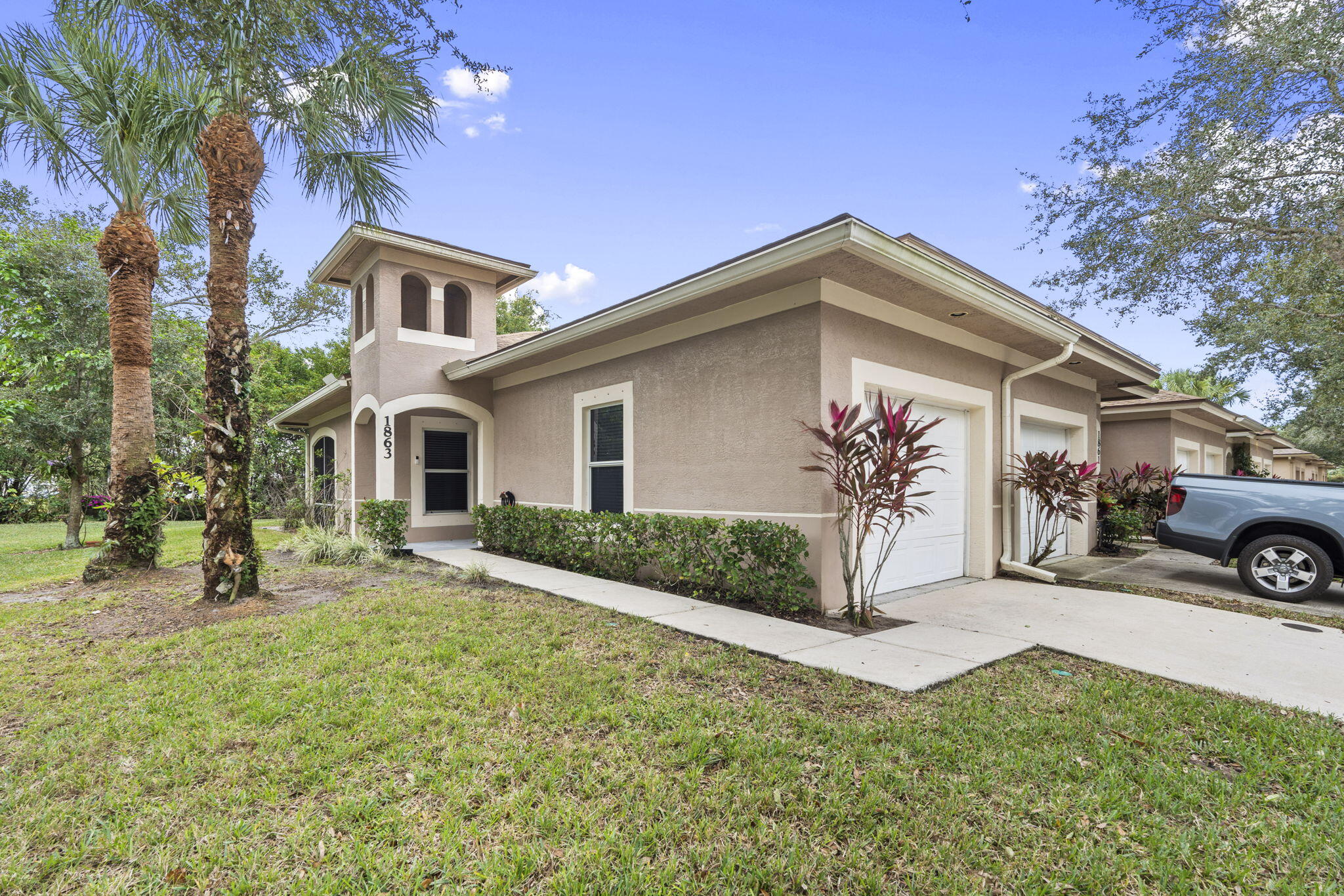 1863 S Dovetail Drive B1 Property Photo 1