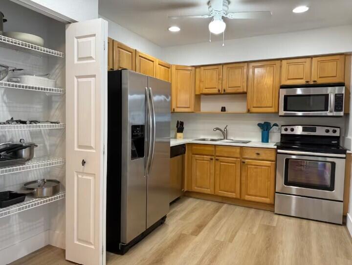 516 E Whitney Drive Property Photo 6