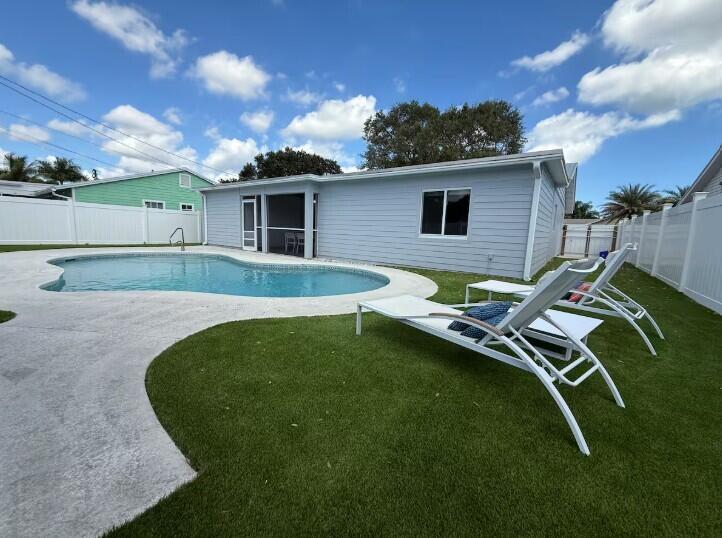 516 E Whitney Drive Property Photo 44