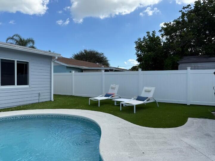 516 E Whitney Drive Property Photo 46