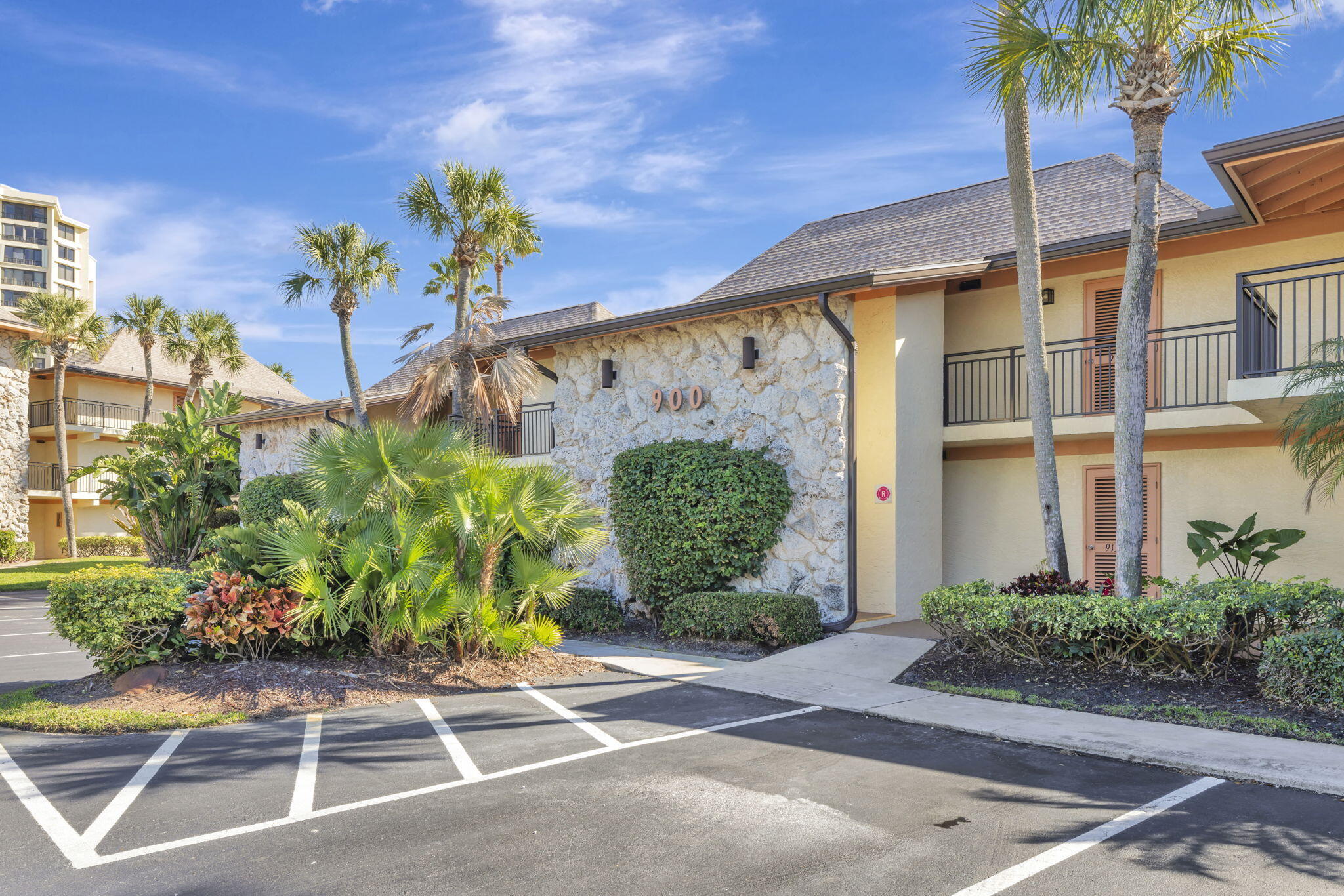 2400 S Ocean Drive 925 Property Photo 1
