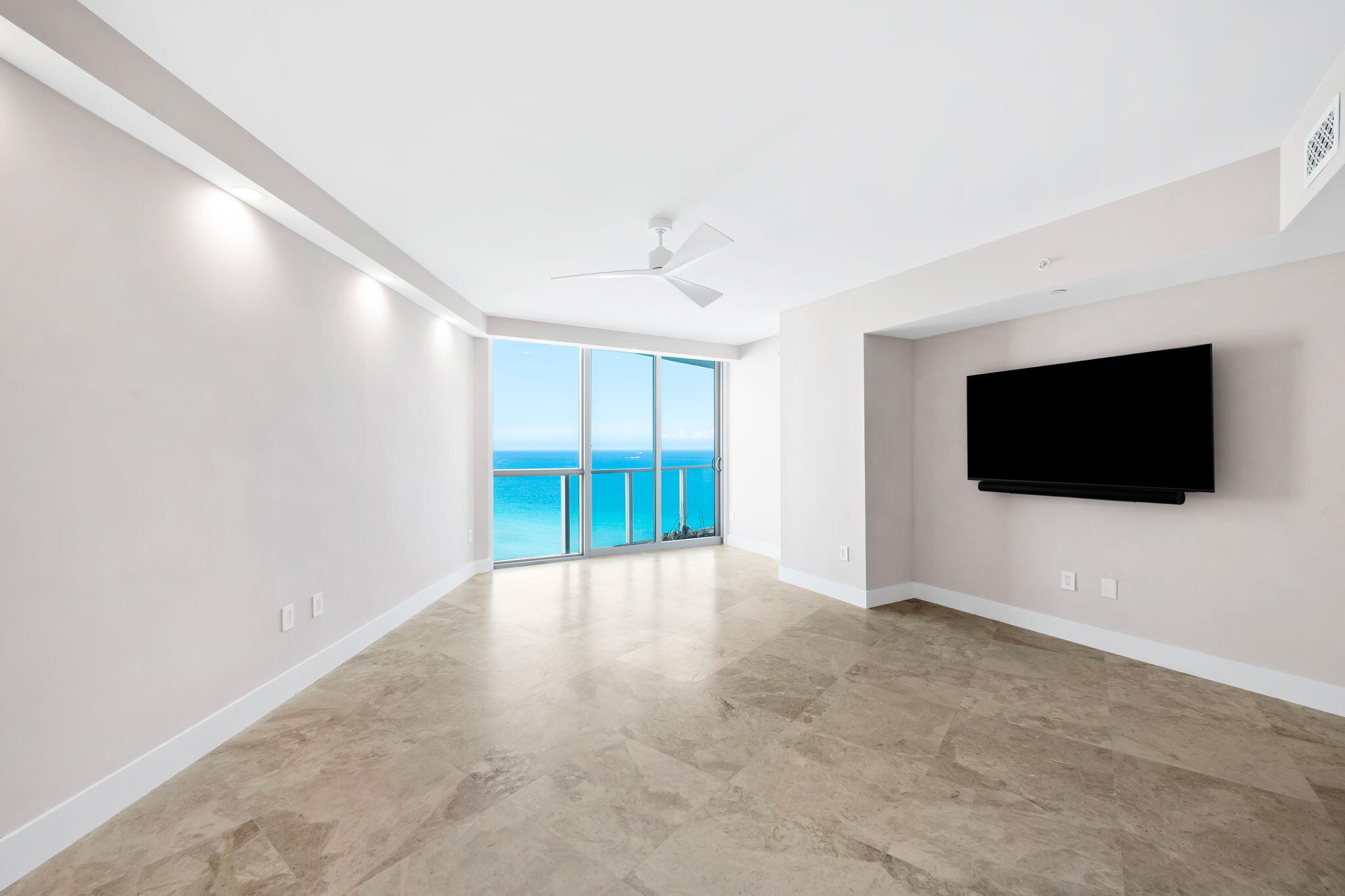 3101 S Ocean Drive 1807 Property Photo 14