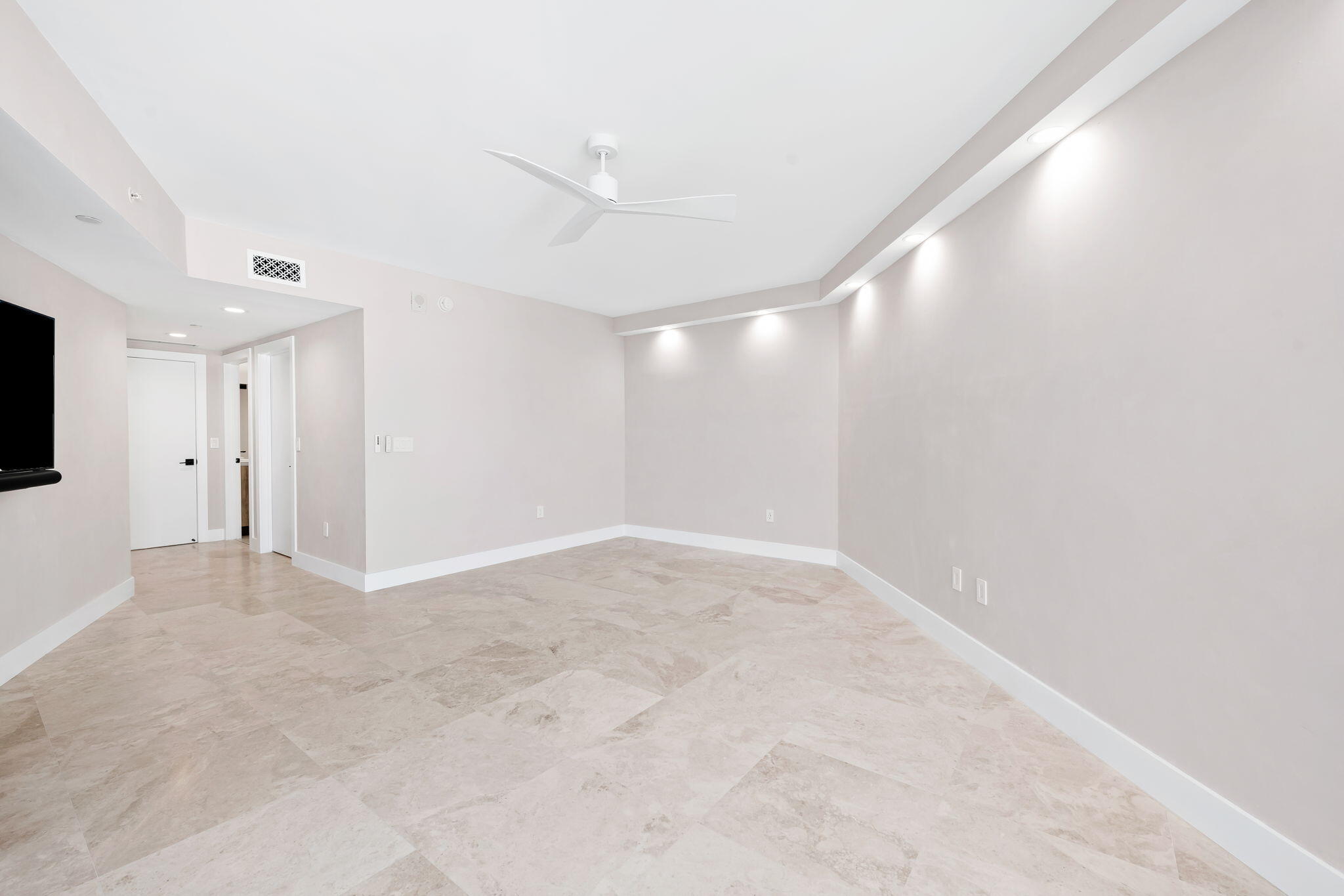 3101 S Ocean Drive 1807 Property Photo 15