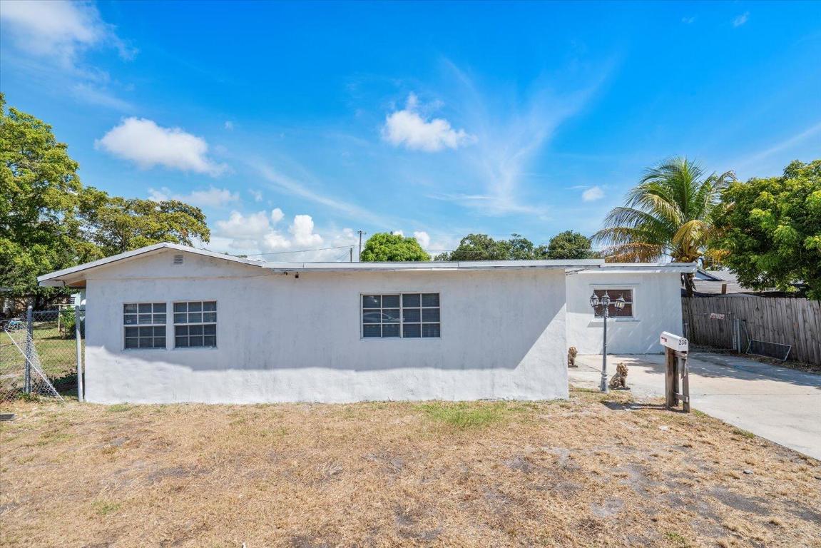 236 Sw 14th Street Property Photo 3
