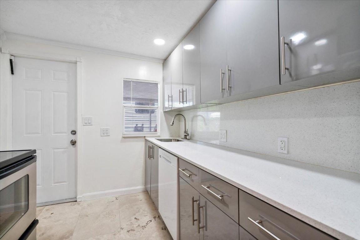 236 Sw 14th Street Property Photo 8