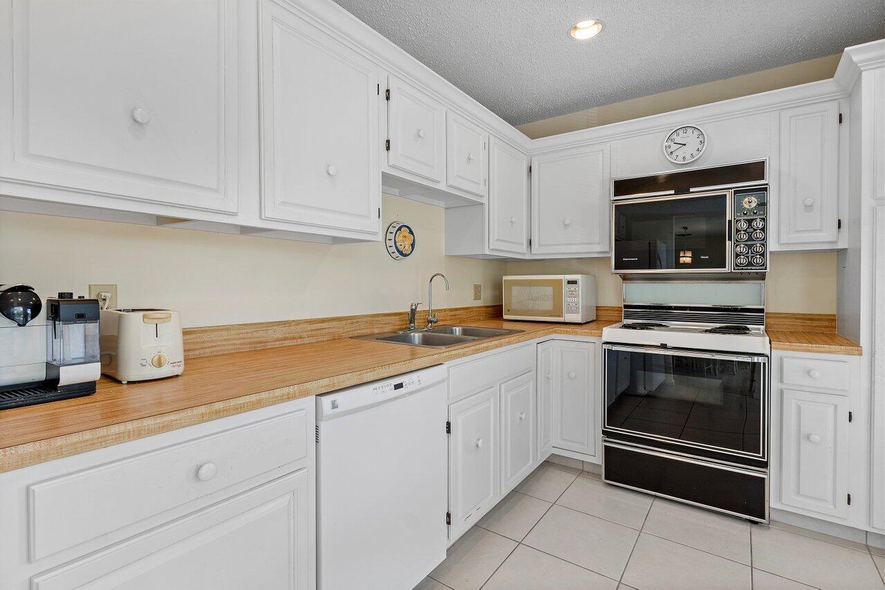 4665 Kittiwake Court Kingfisher N Property Photo 11