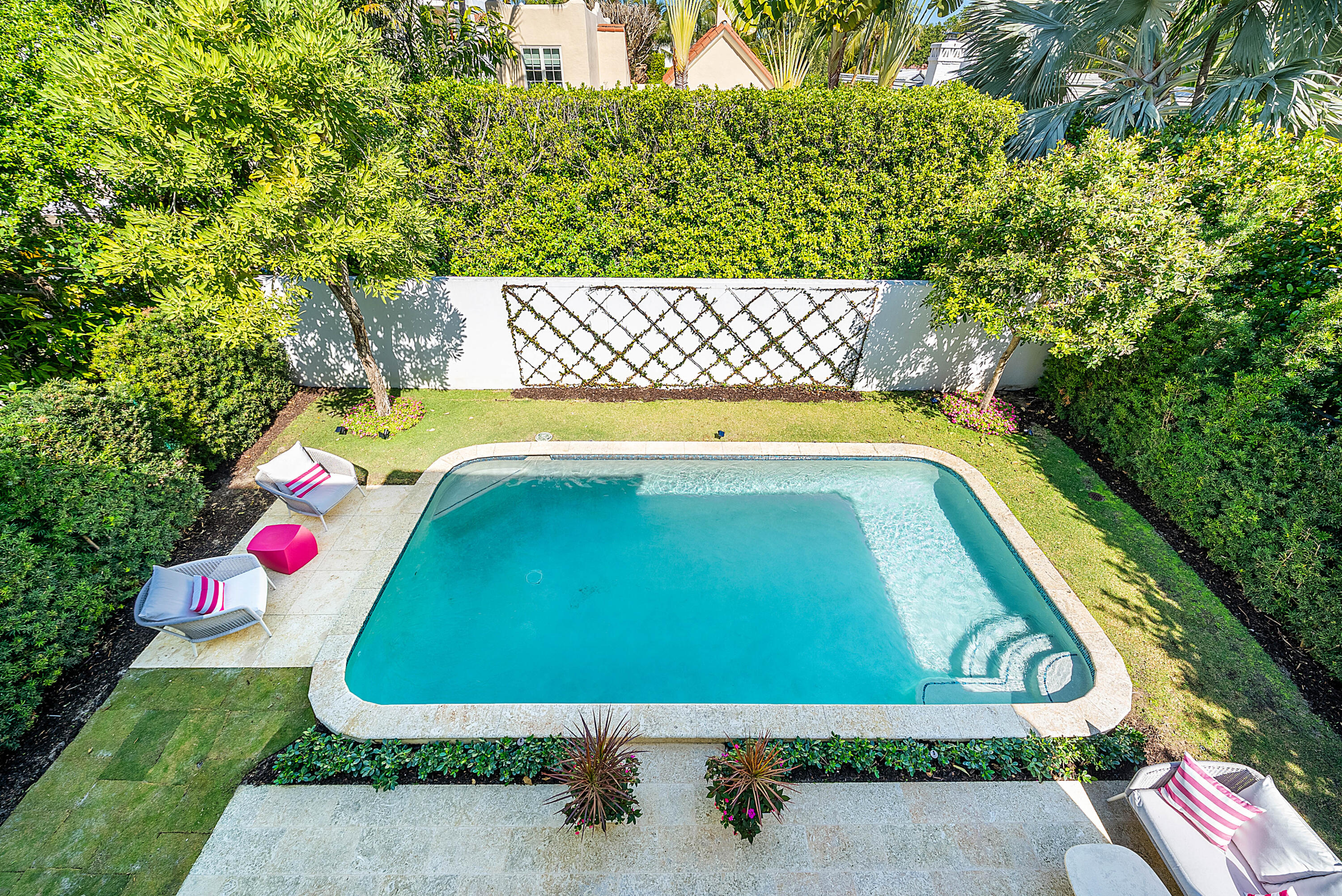 157 Peruvian Avenue Property Photo 3