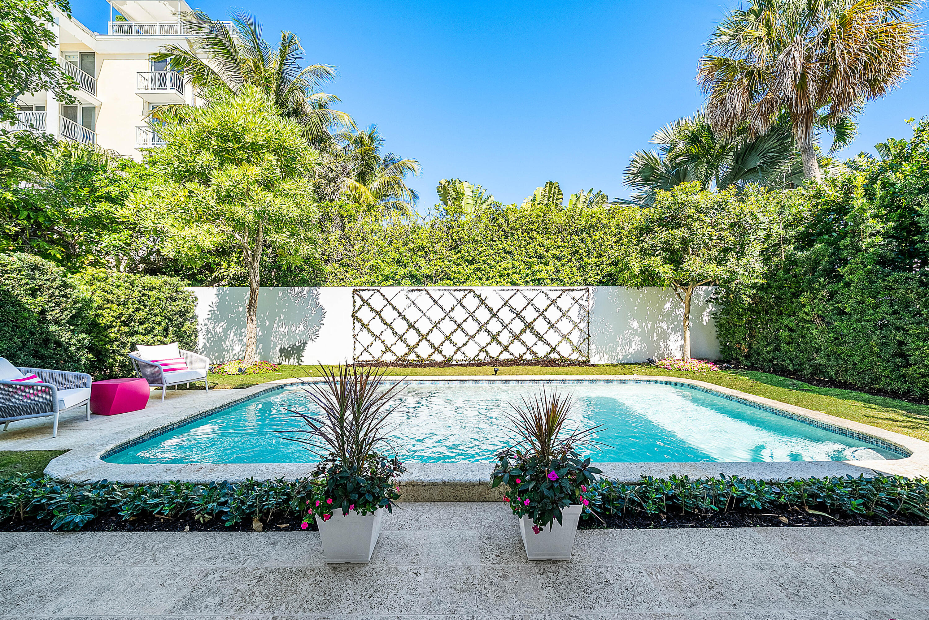 157 Peruvian Avenue Property Photo 4