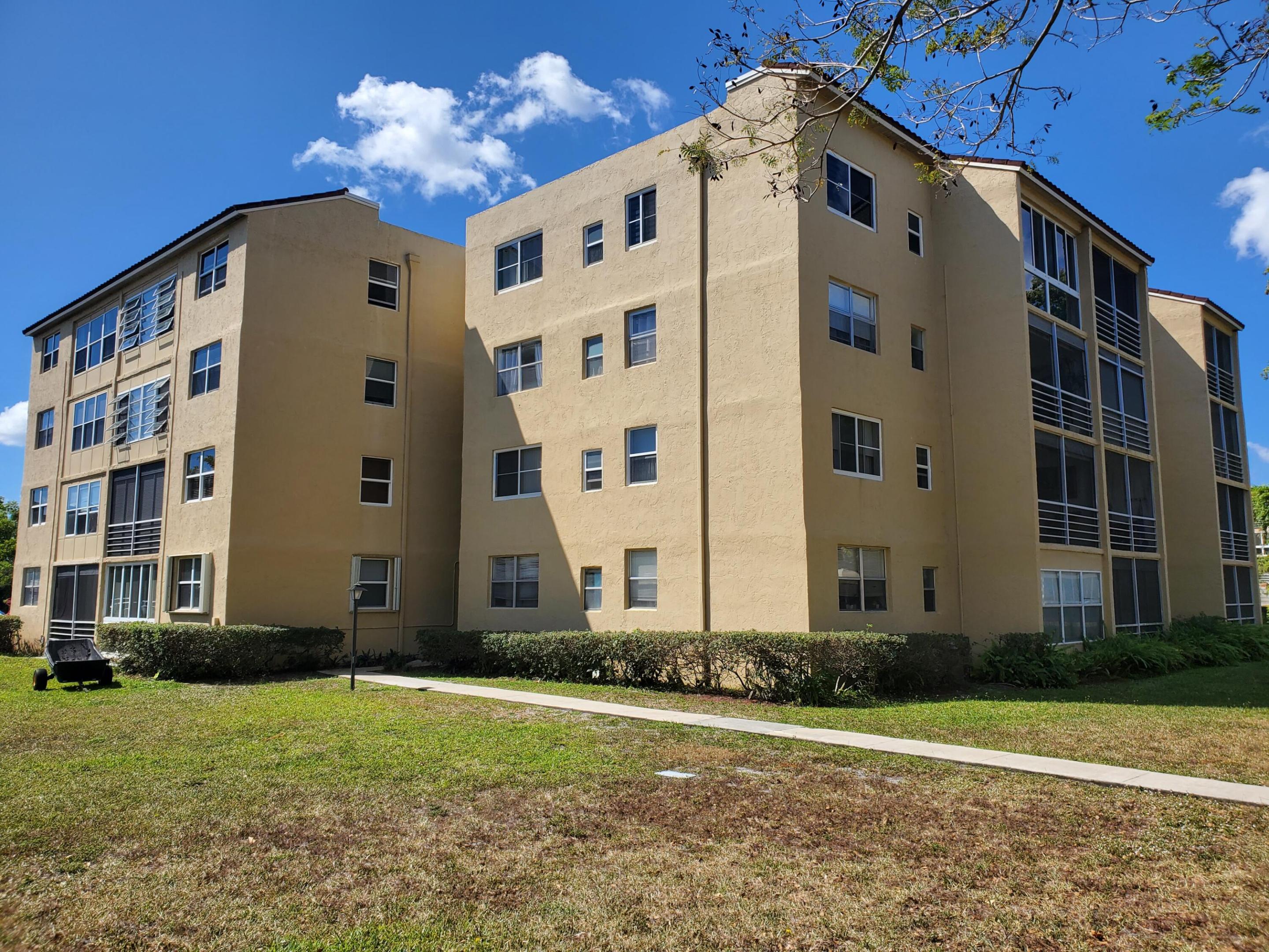 2811 Somerset Drive 404
