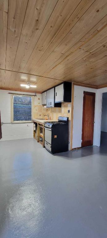 1078 Peak Road Property Photo 6