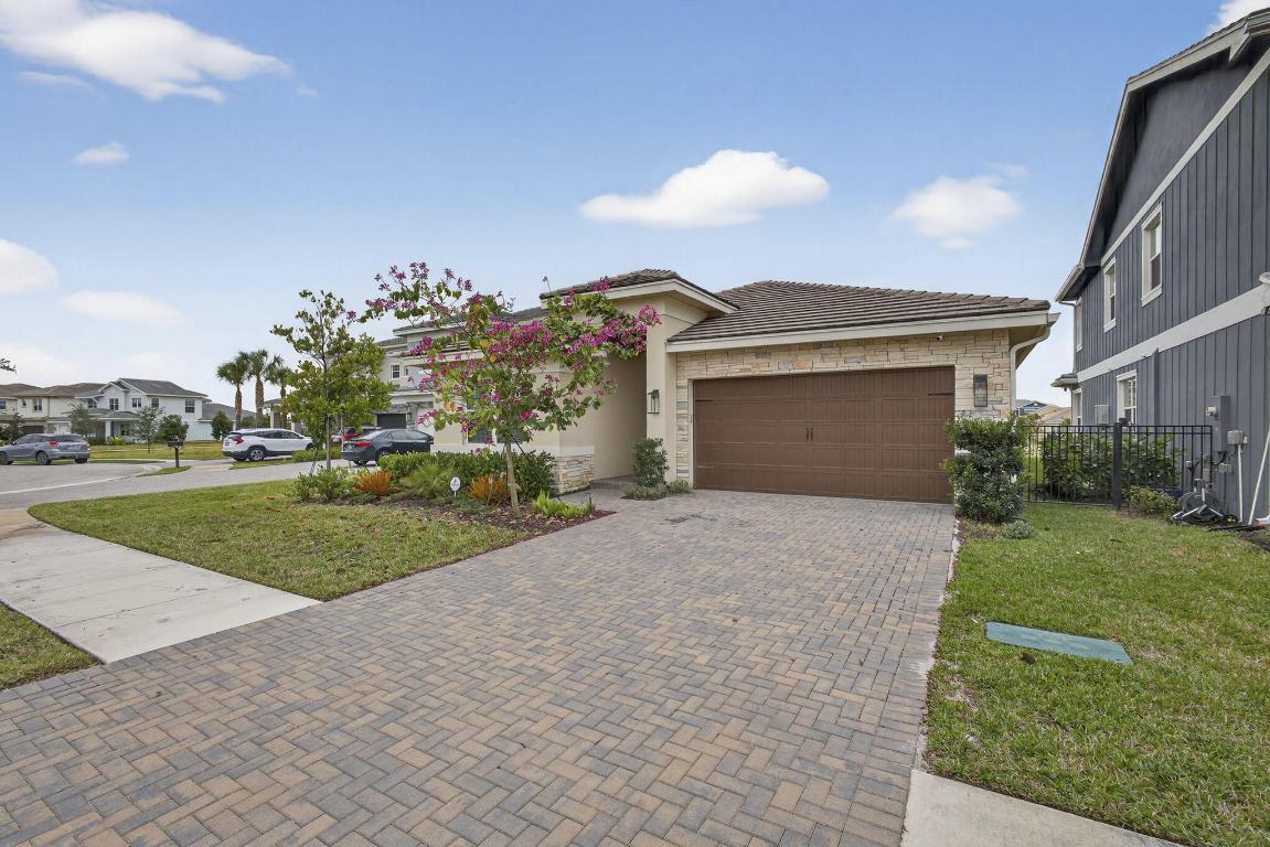1411 Thistle Place