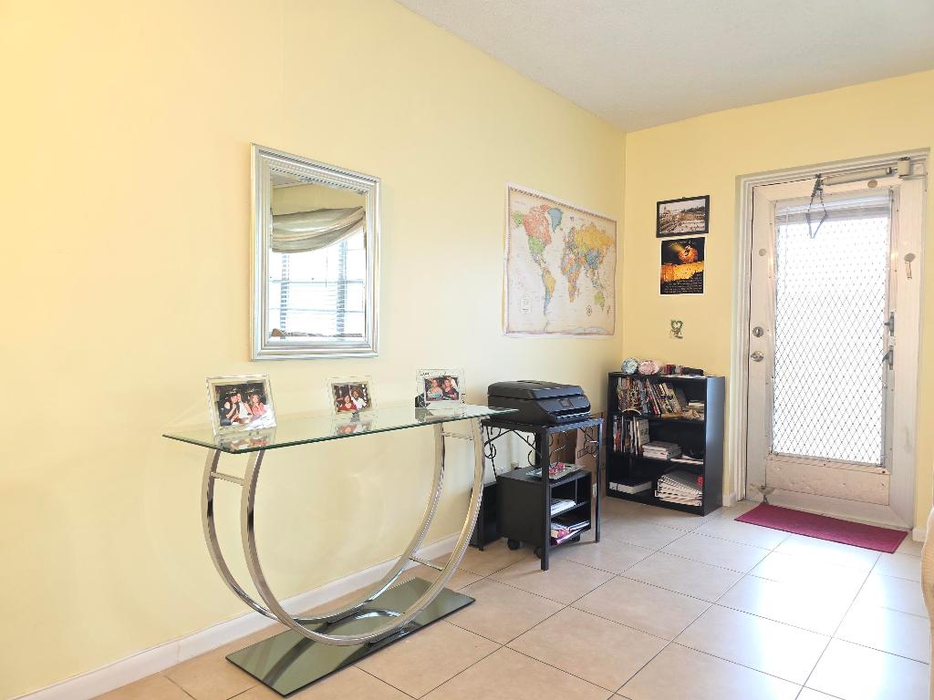 204 Kent L L Property Photo 4