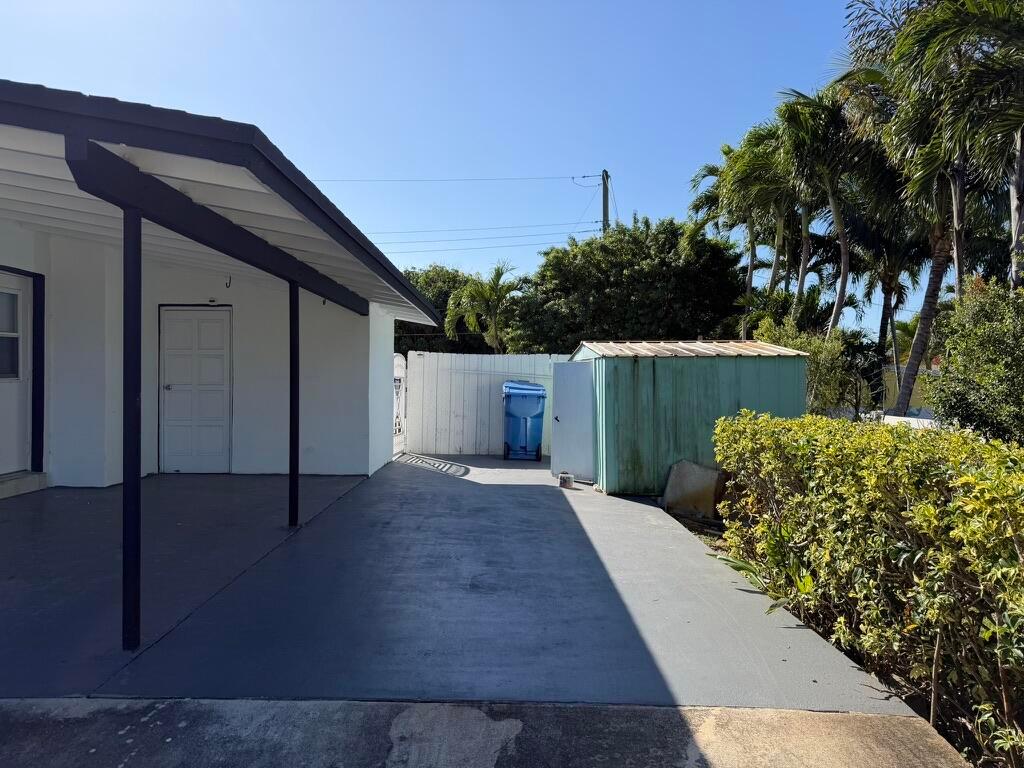 1014 W Drew Street Property Photo 21