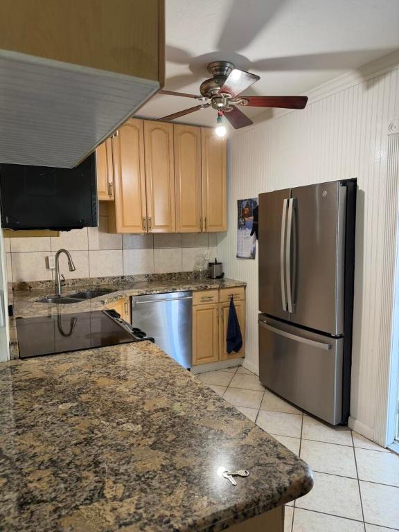 1014 W Drew Street Property Photo 22