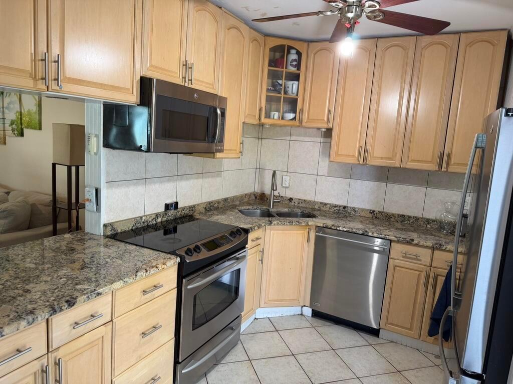 1014 W Drew Street Property Photo 23