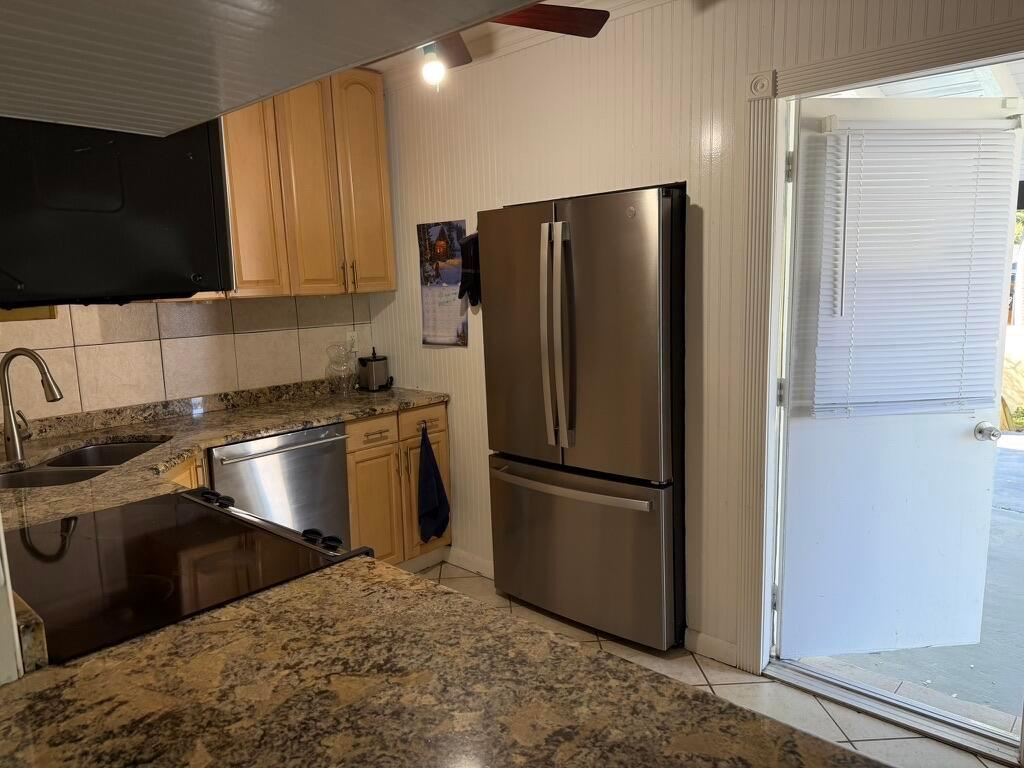 1014 W Drew Street Property Photo 25