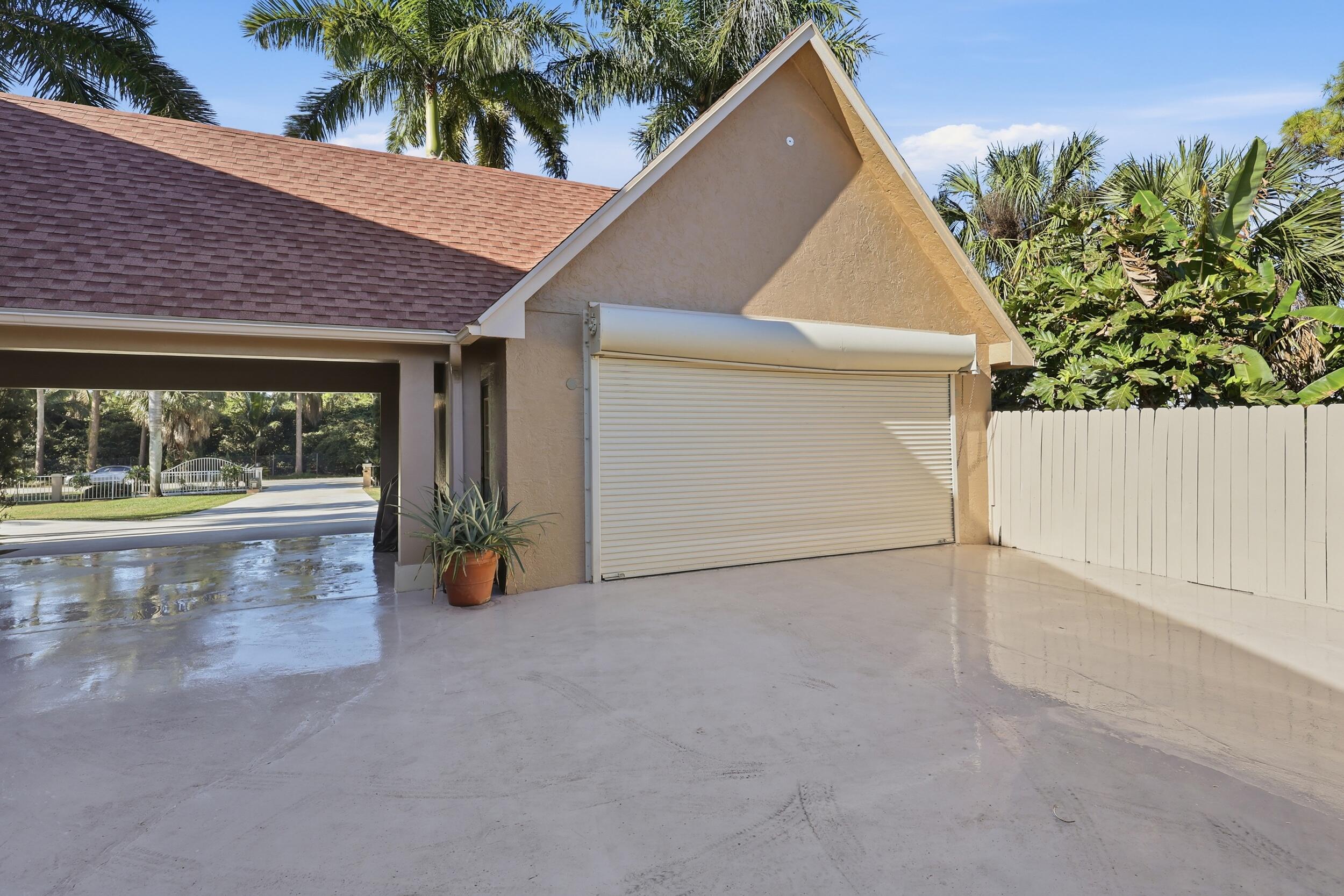 14410 64th Way N Property Photo 3