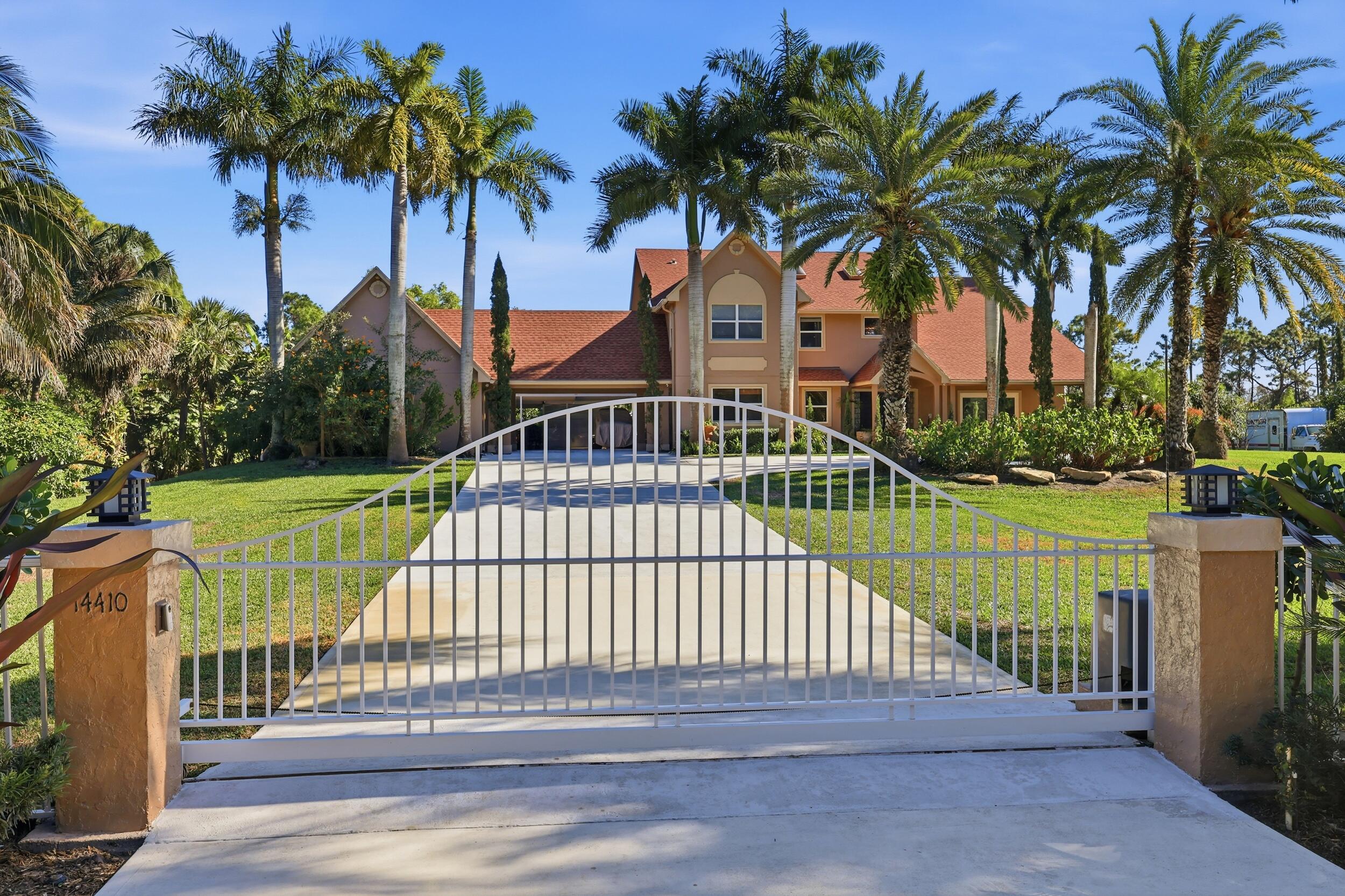 14410 64th Way N Property Photo 5