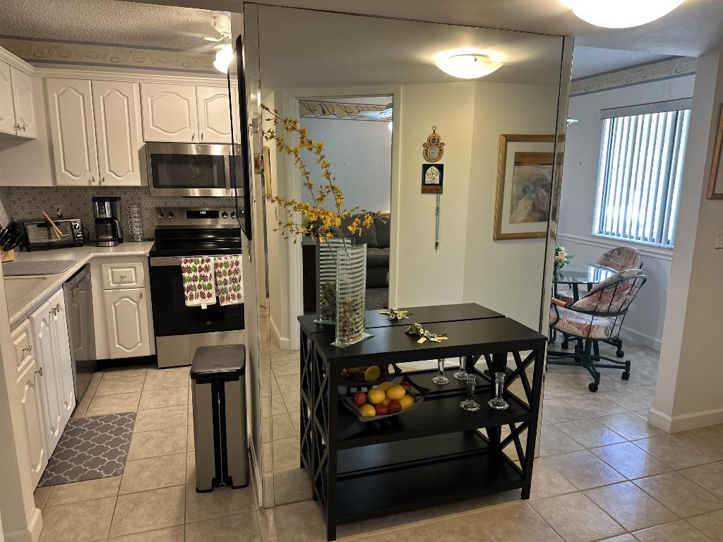3138 Via Poinciana 114 Property Photo 1