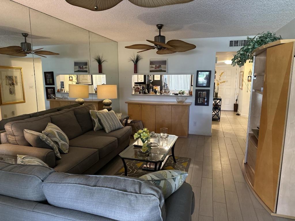 3138 Via Poinciana 114 Property Photo 6